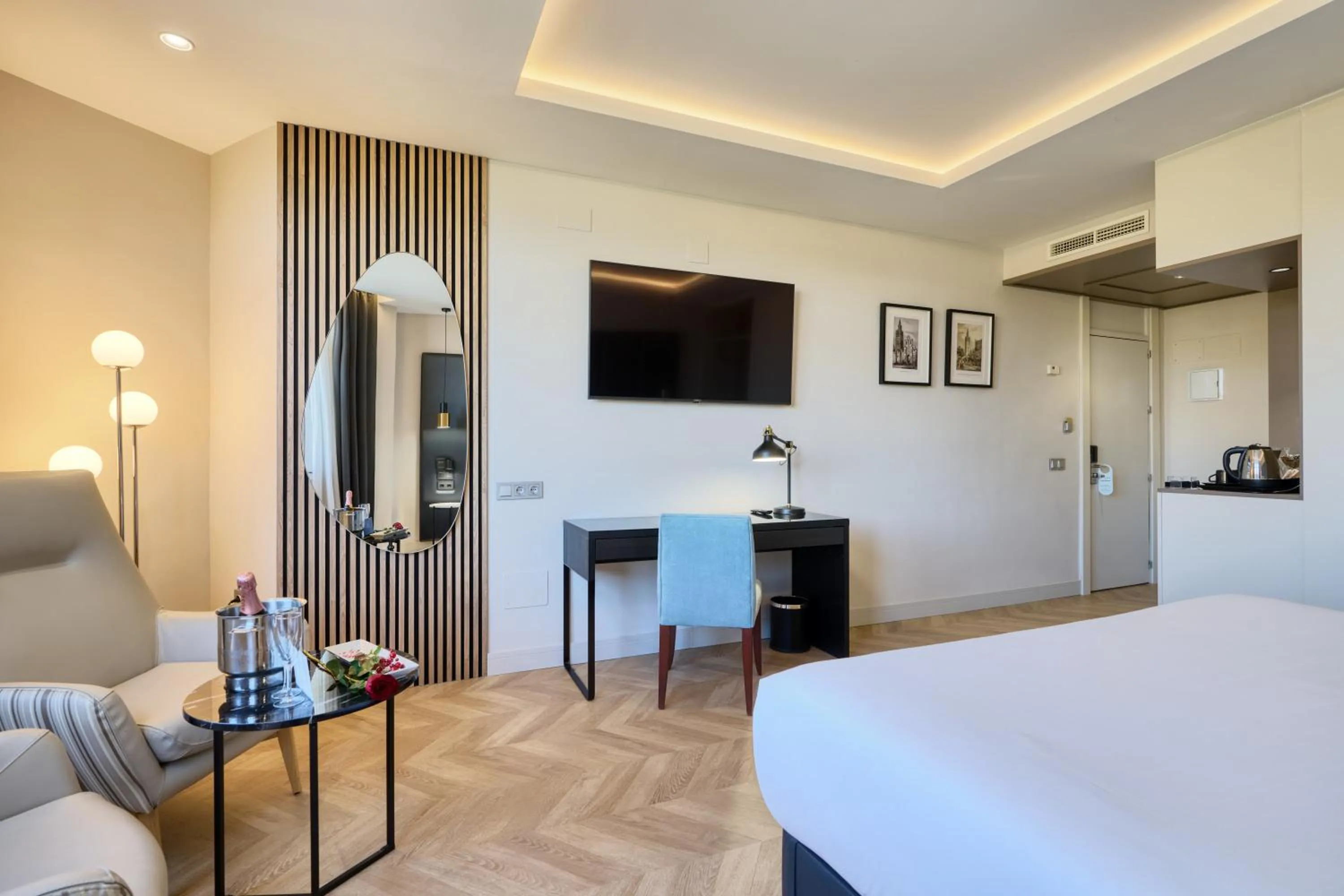 TV and multimedia, Bed in Hotel Pasarela