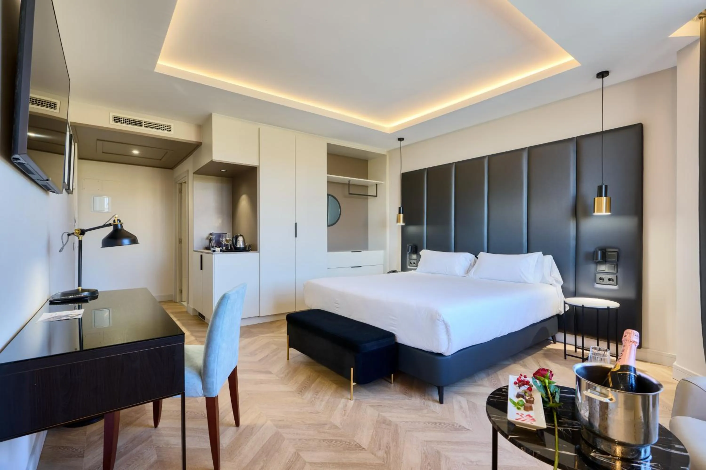 Photo of the whole room, Bed in Hotel Pasarela