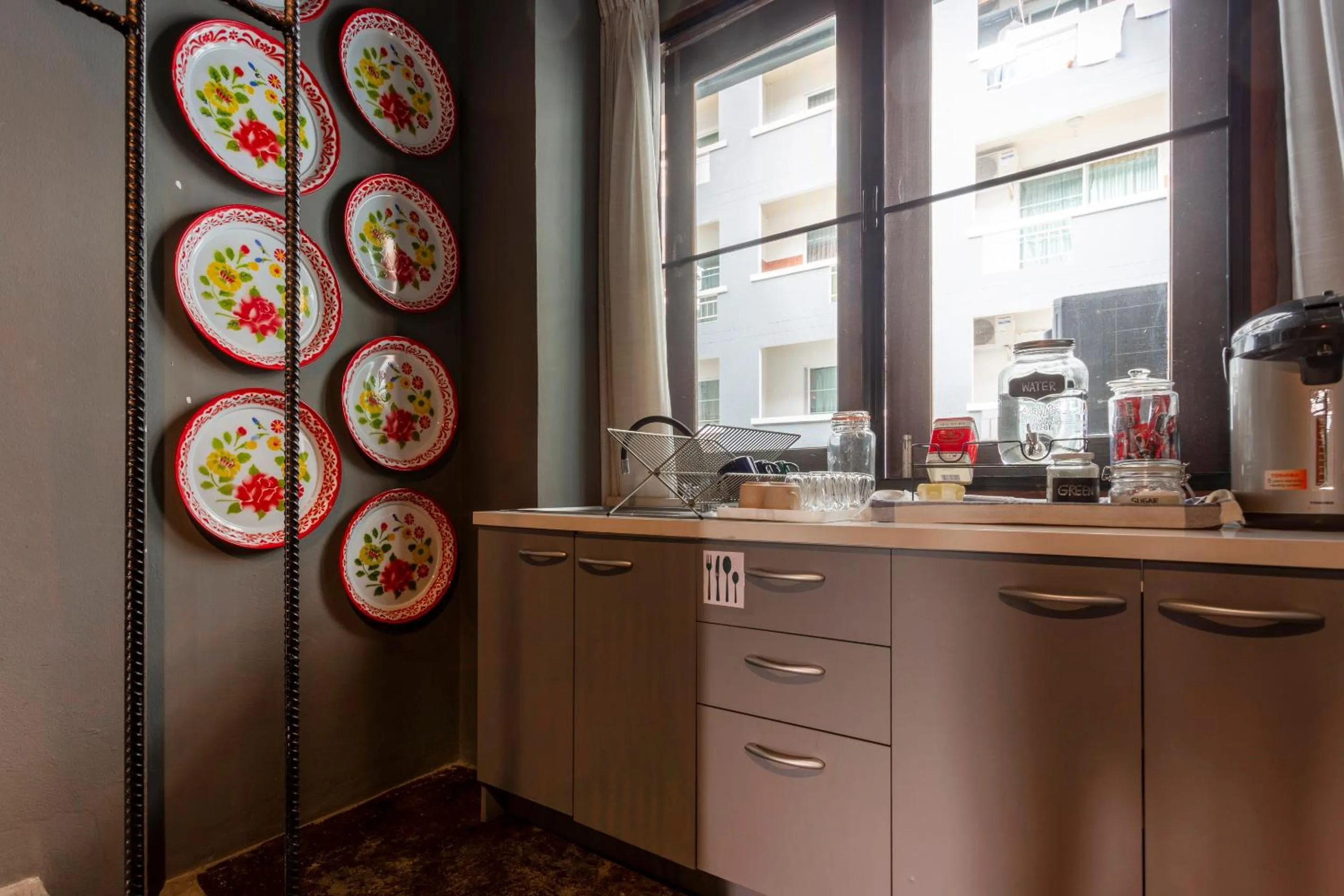 Restaurant/places to eat in Box Hostel N Cafe