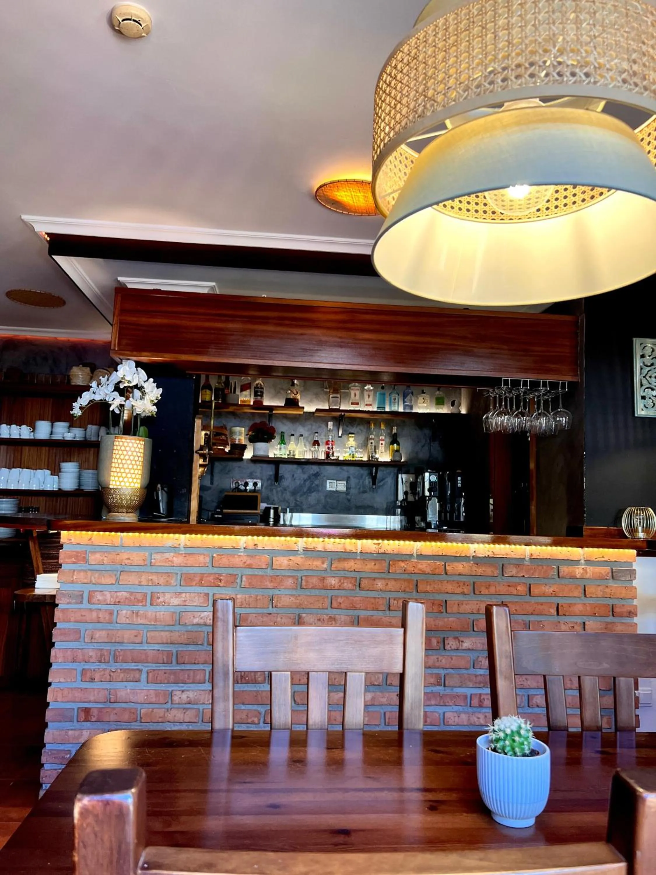 Restaurant/places to eat in Hotel Pugide