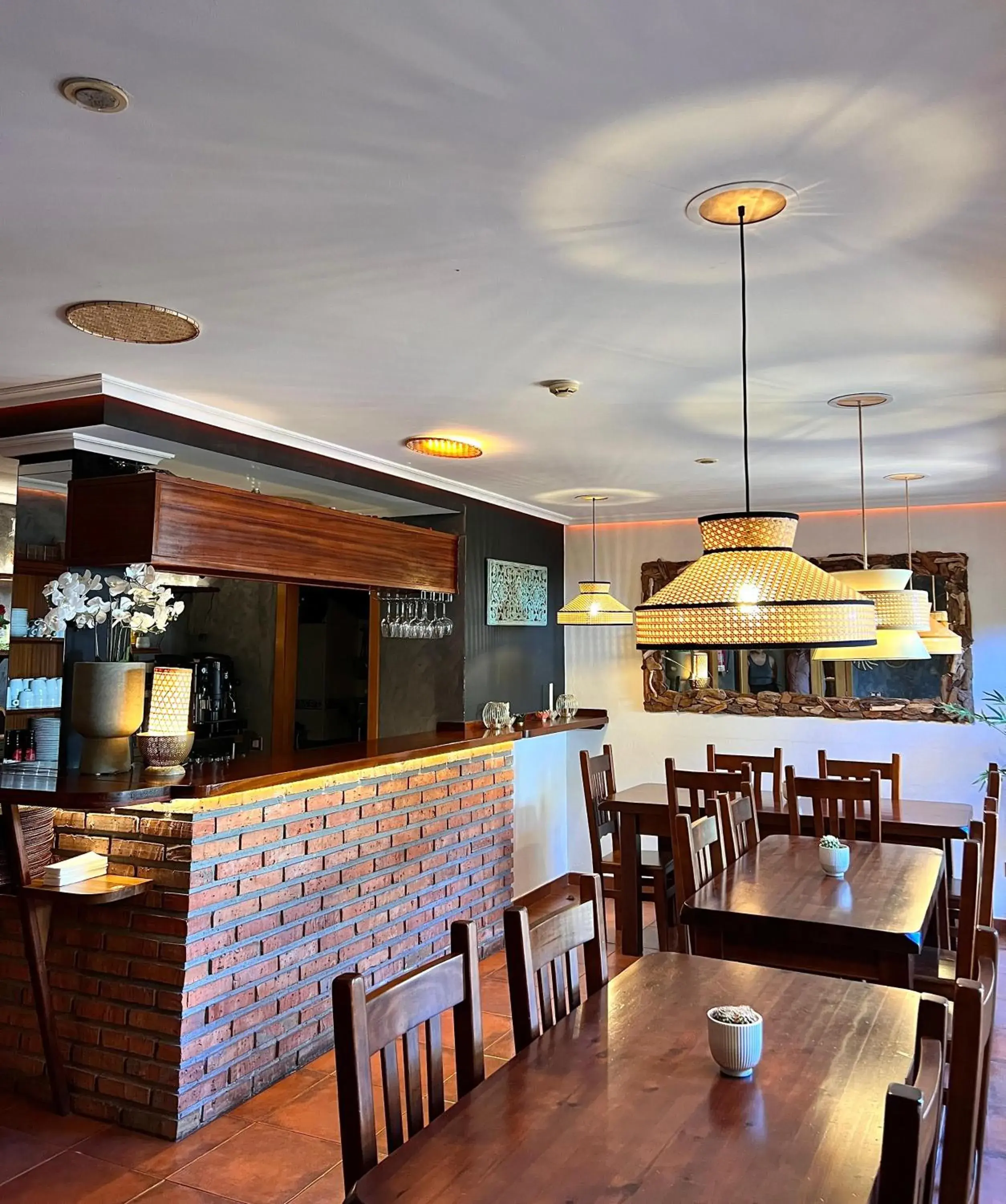 Restaurant/places to eat in Hotel Pugide Restaurant/places to eat in Hotel Pugide