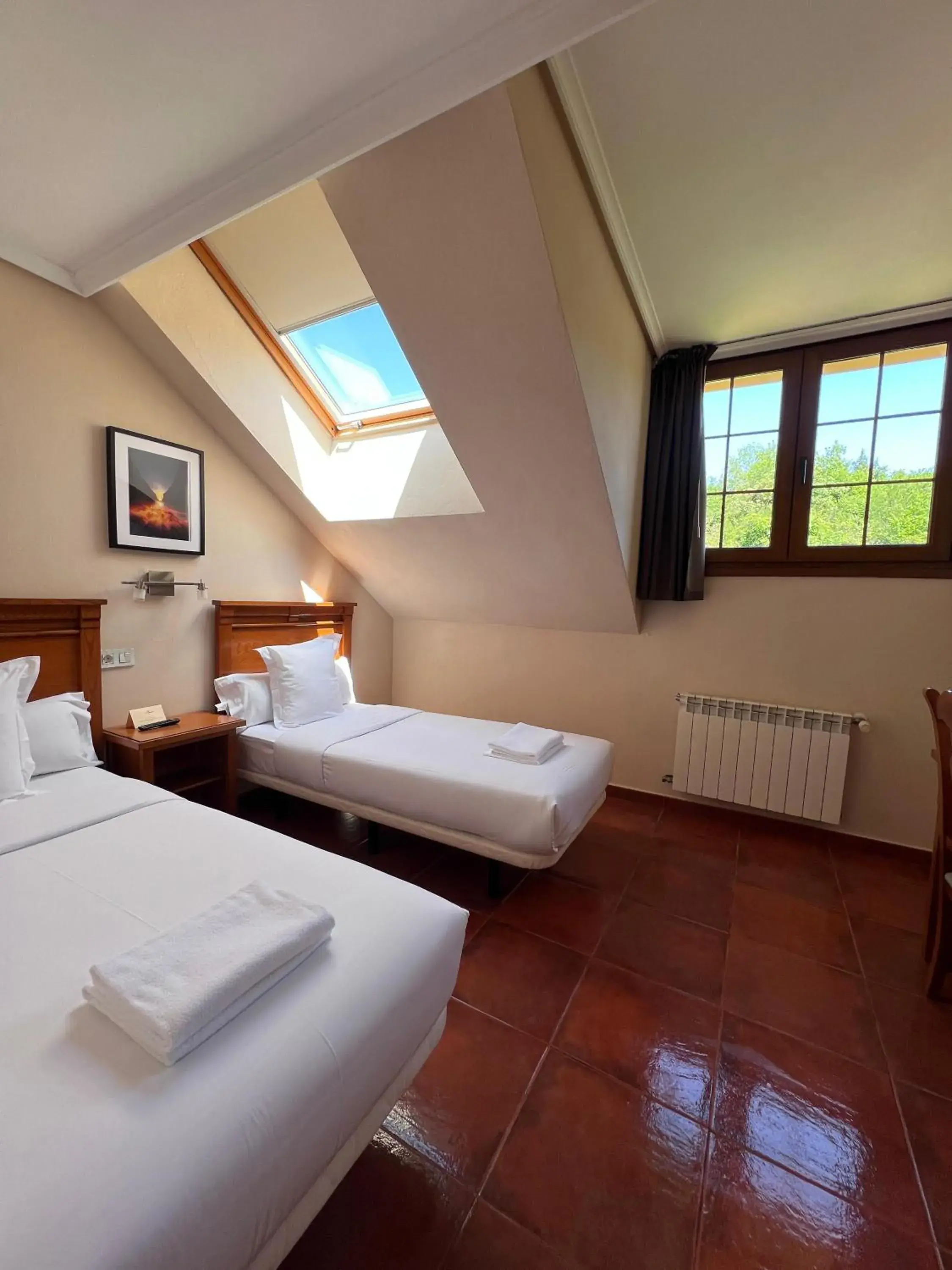 Twin Room in Hotel Pugide Twin Room in Hotel Pugide