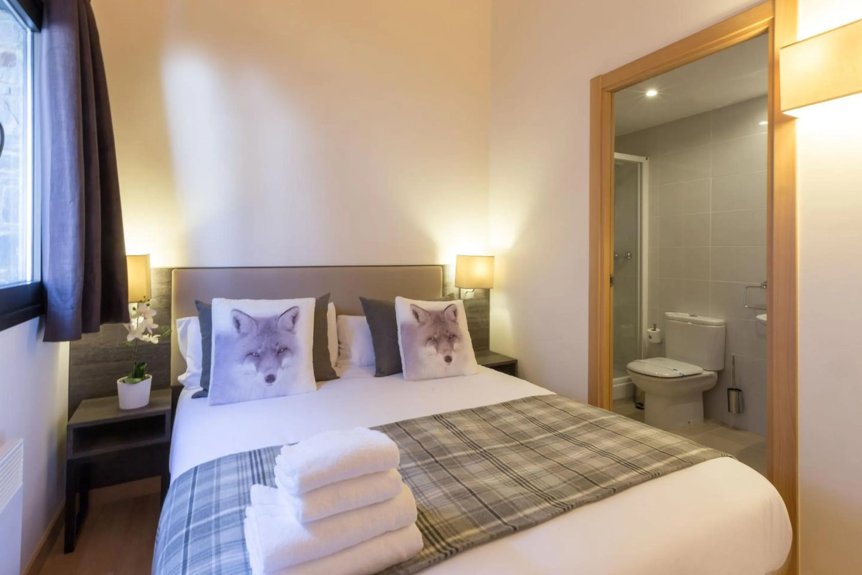 Bathroom, Bed in Pierre & Vacances Pas de la Casa Princesa