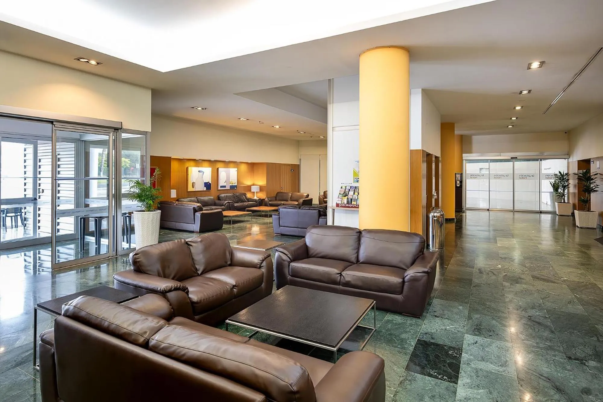 Lobby or reception in La Estación