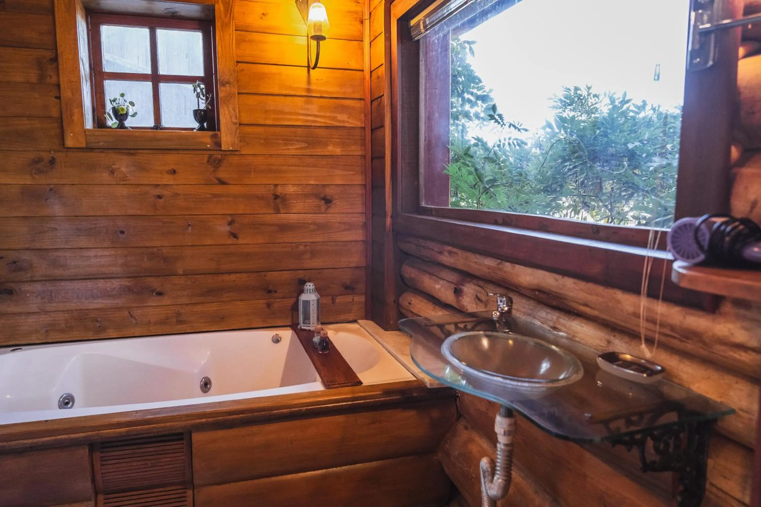 Hot Tub in Casa no Campo, aconchego com lareira e banheira em quase todas Cabanas!
