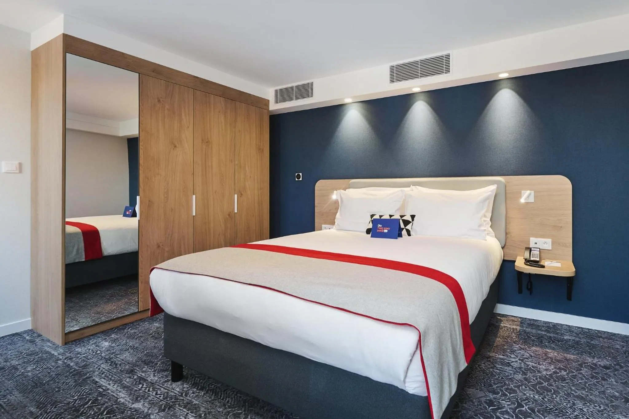 Photo of the whole room, Bed in Holiday Inn Express Lublin by IHG