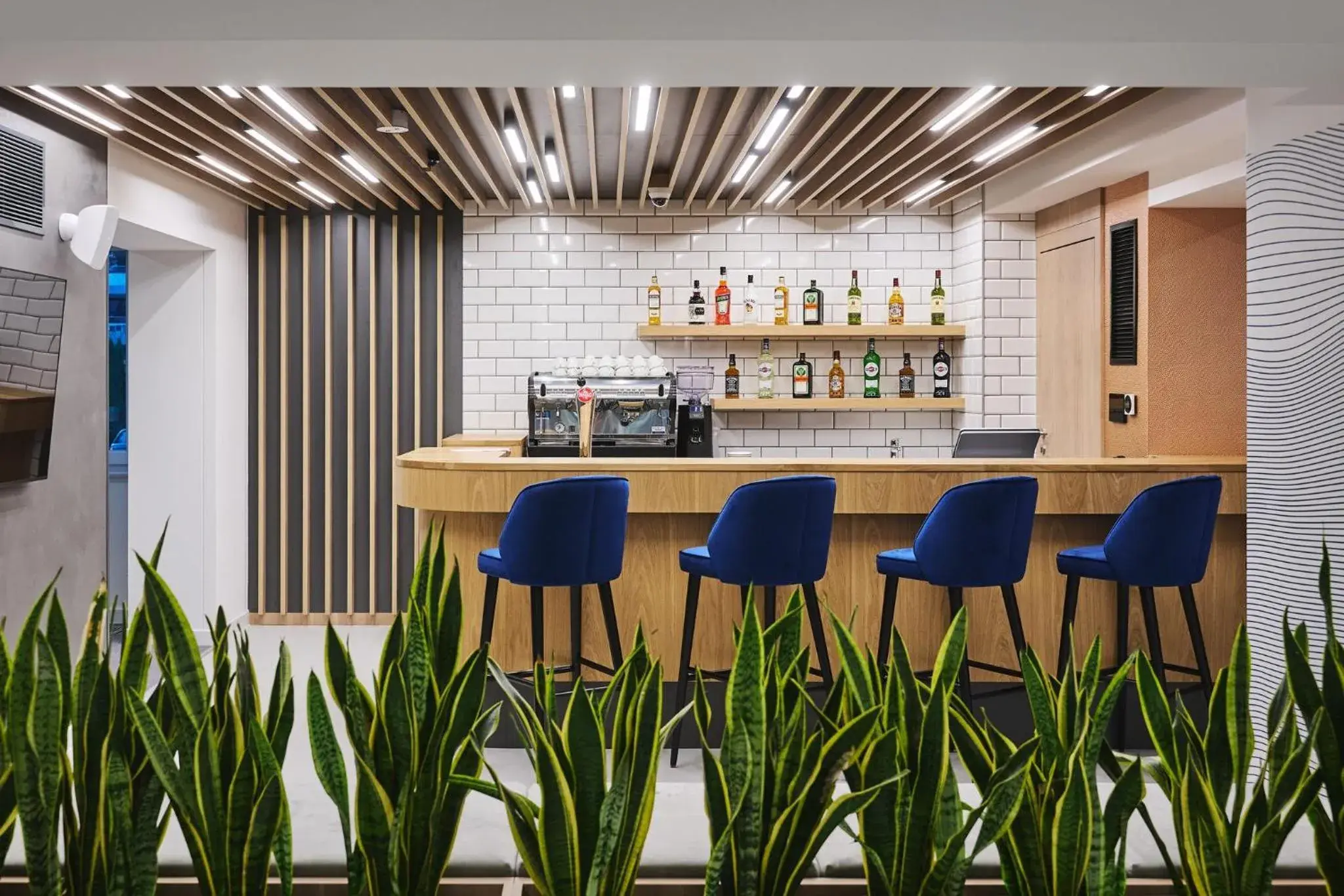 Lounge or bar in Holiday Inn Express Lublin by IHG Lounge or bar in Holiday Inn Express Lublin by IHG