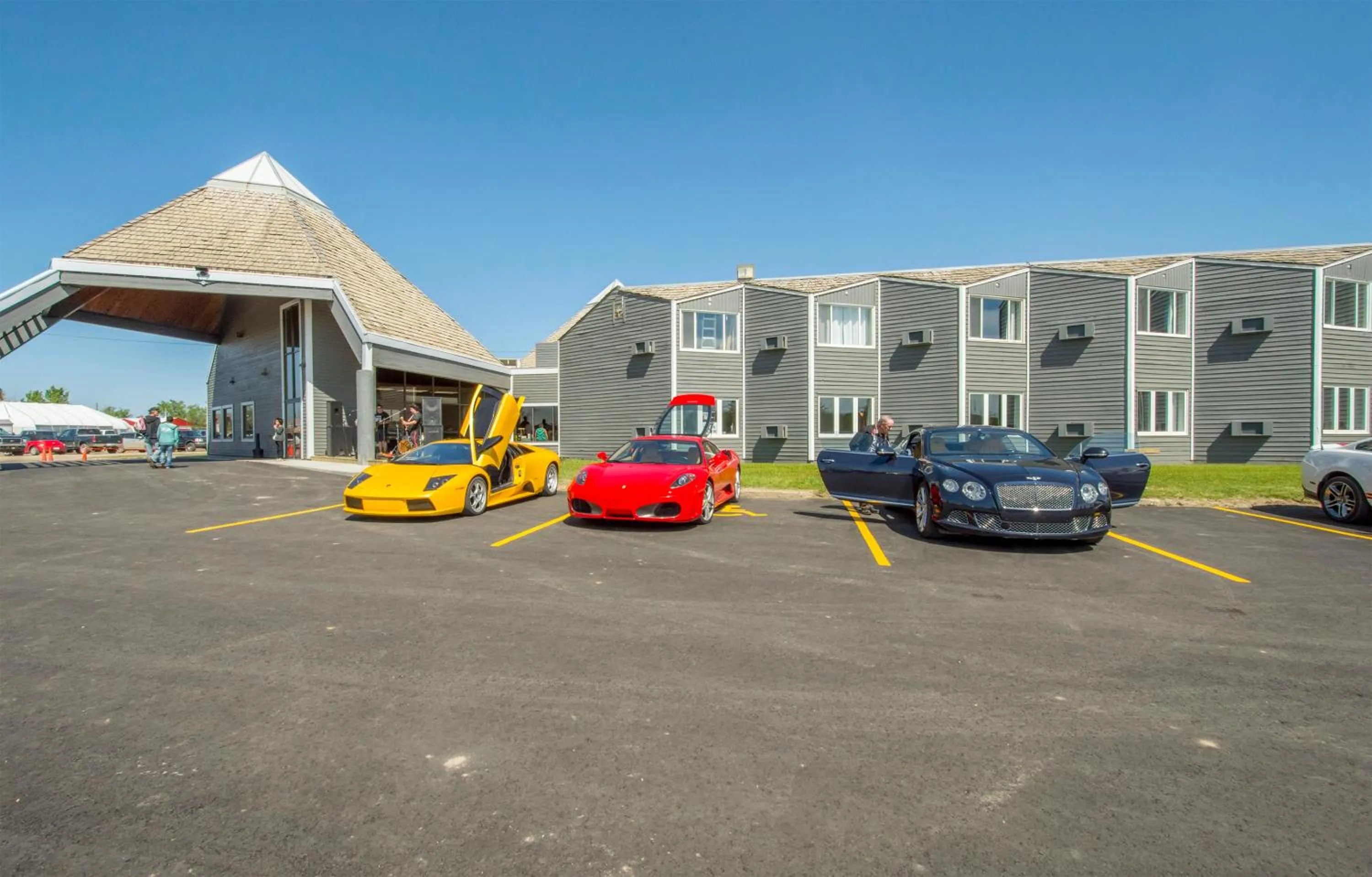 Facade/entrance in Grand Marshal Inn