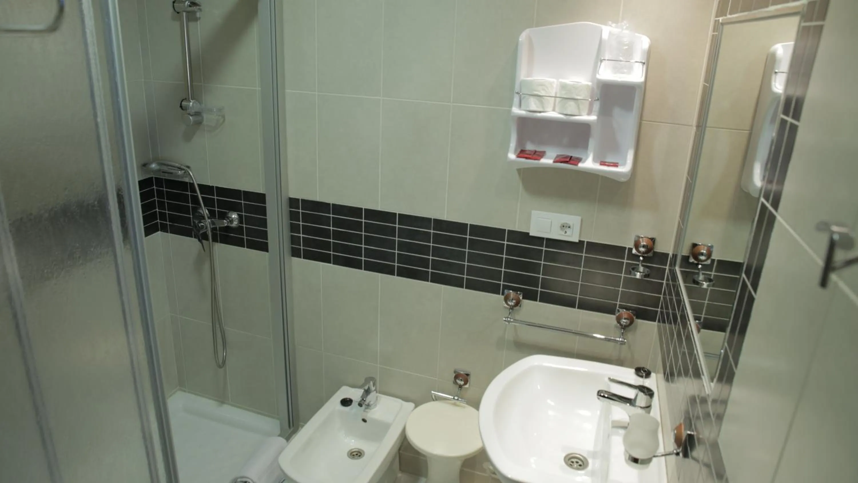 Bathroom in Hotel Alda Bueumar