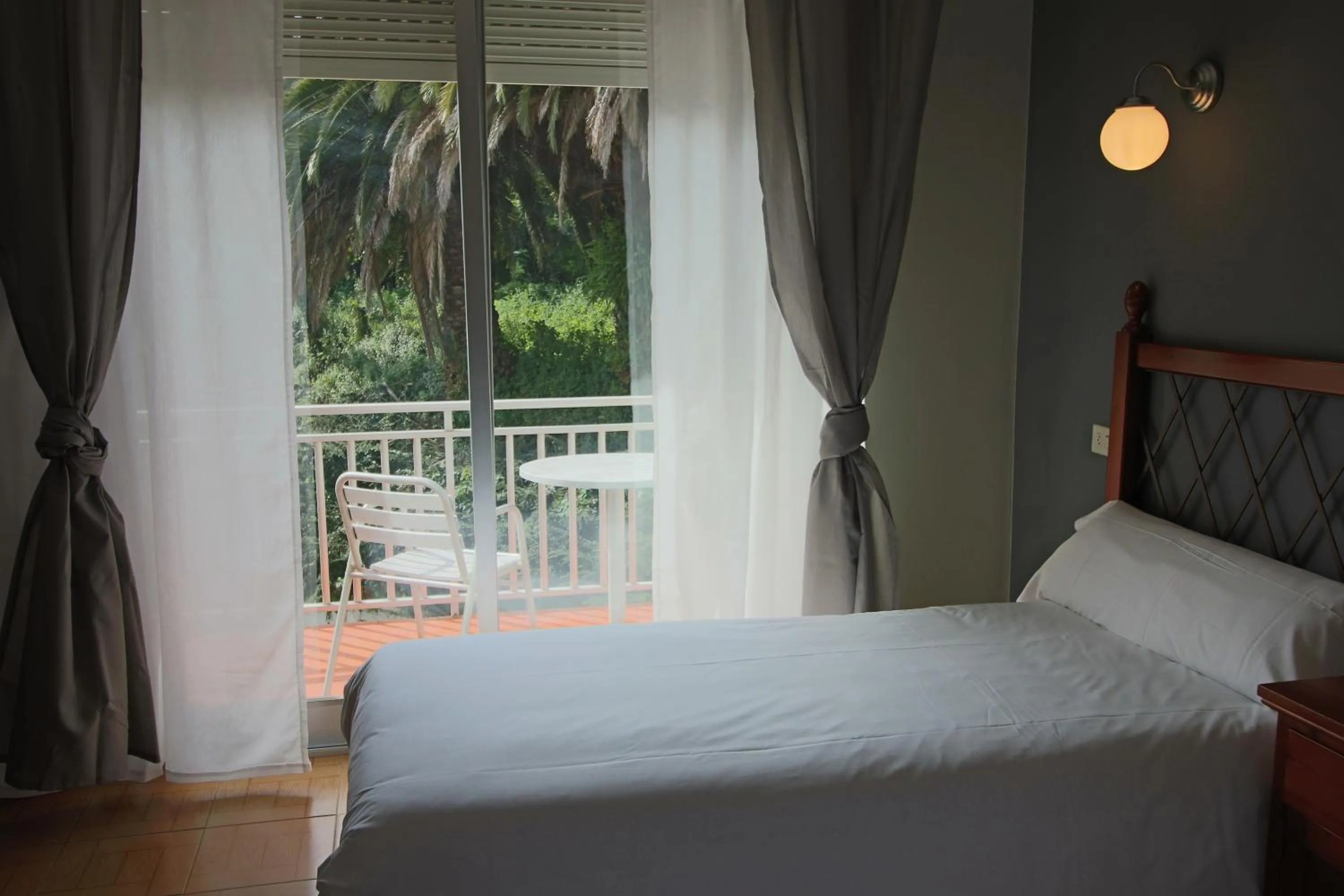 Photo of the whole room in Hotel Alda Bueumar