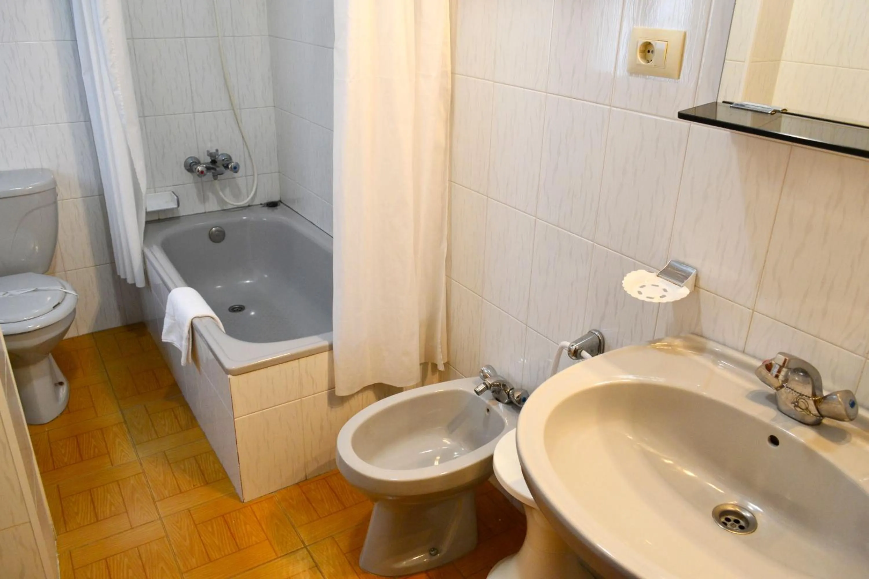 Bathroom in Hotel Alda Bueumar