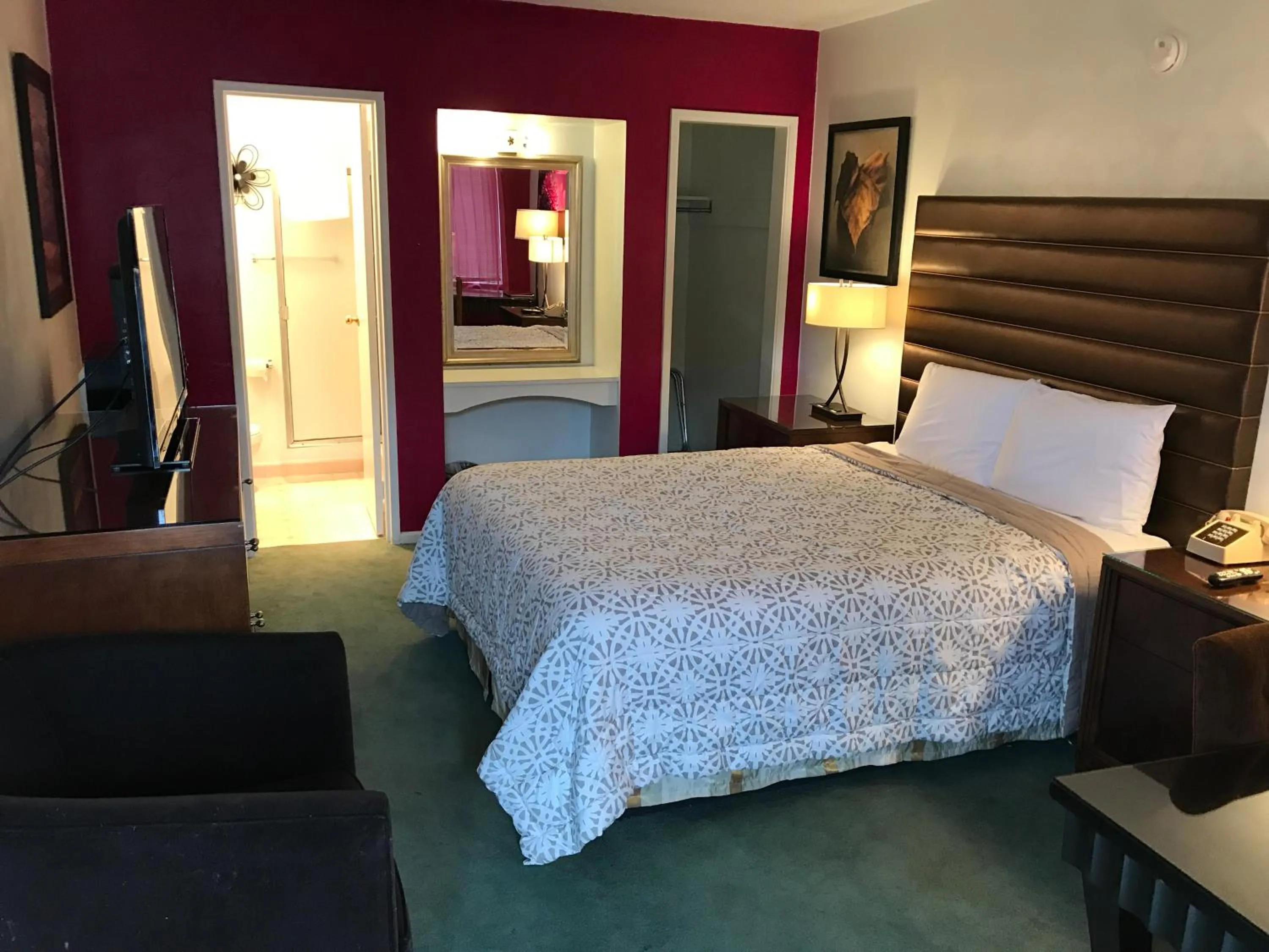 Bed in Discovery Inn