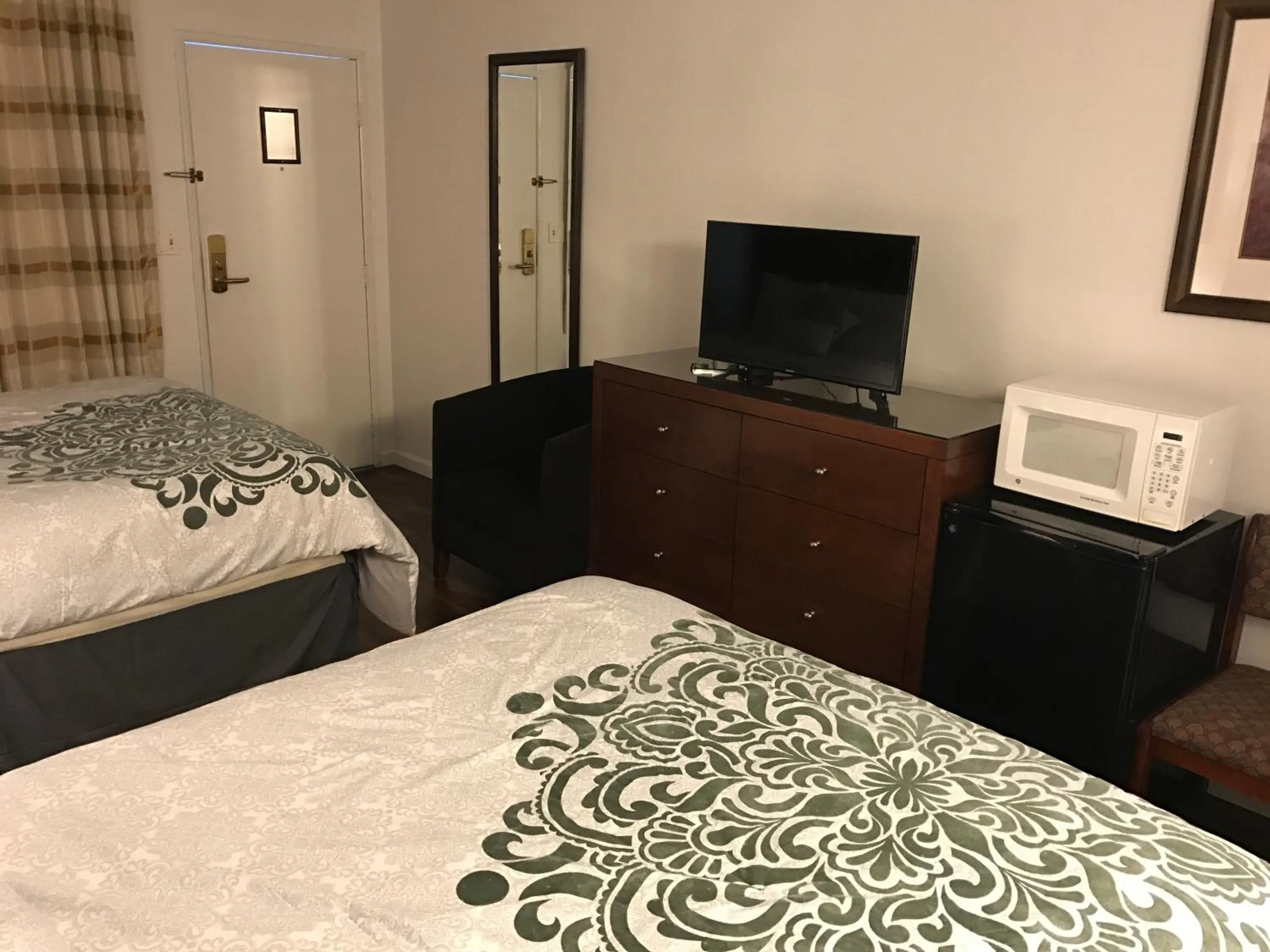 Bed in Discovery Inn