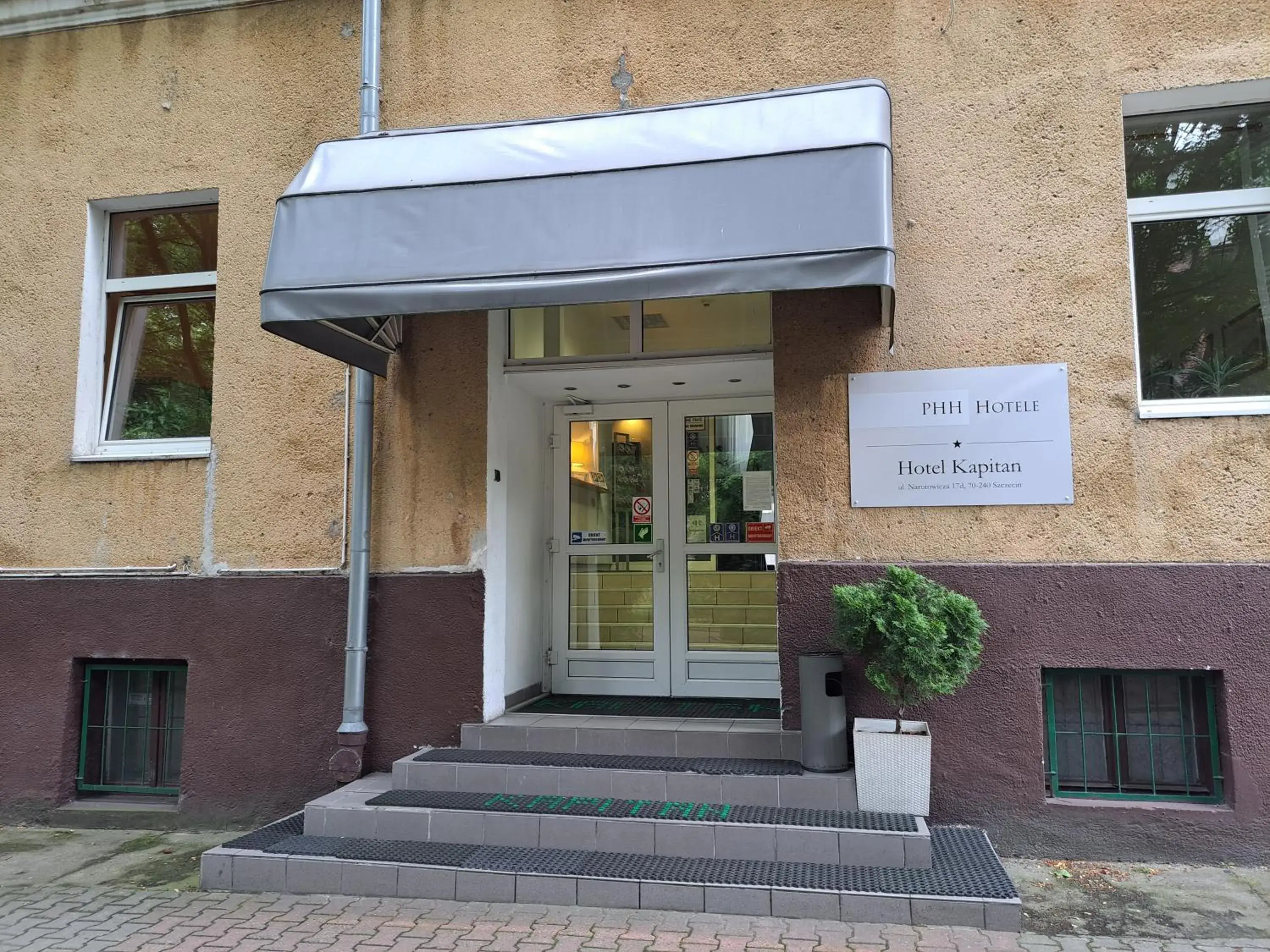 Facade/entrance in Hotel Kapitan Facade/entrance in Hotel Kapitan