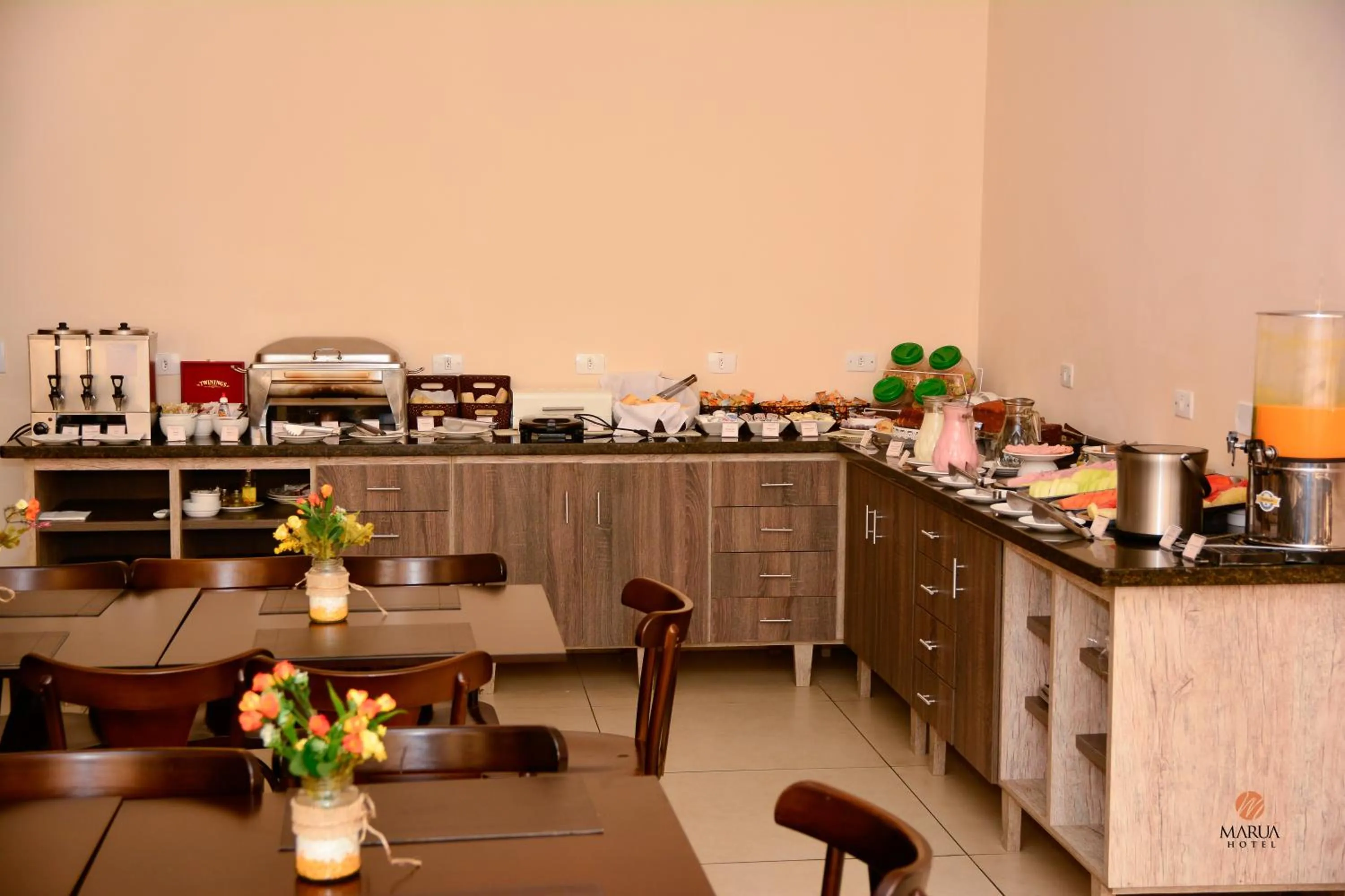 Restaurant/places to eat in Hotel Maruá