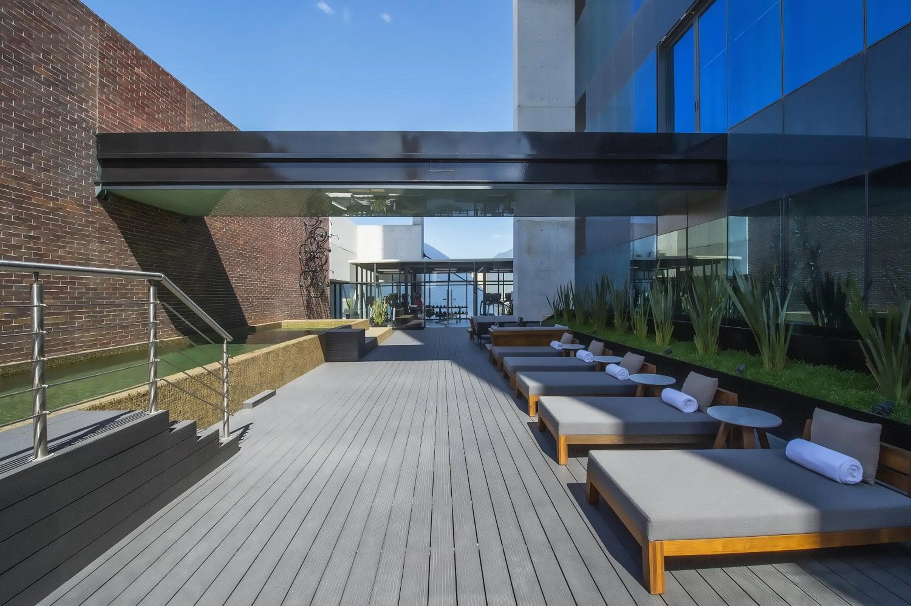 Swimming pool in Fiesta Americana Monterrey Pabellón M.