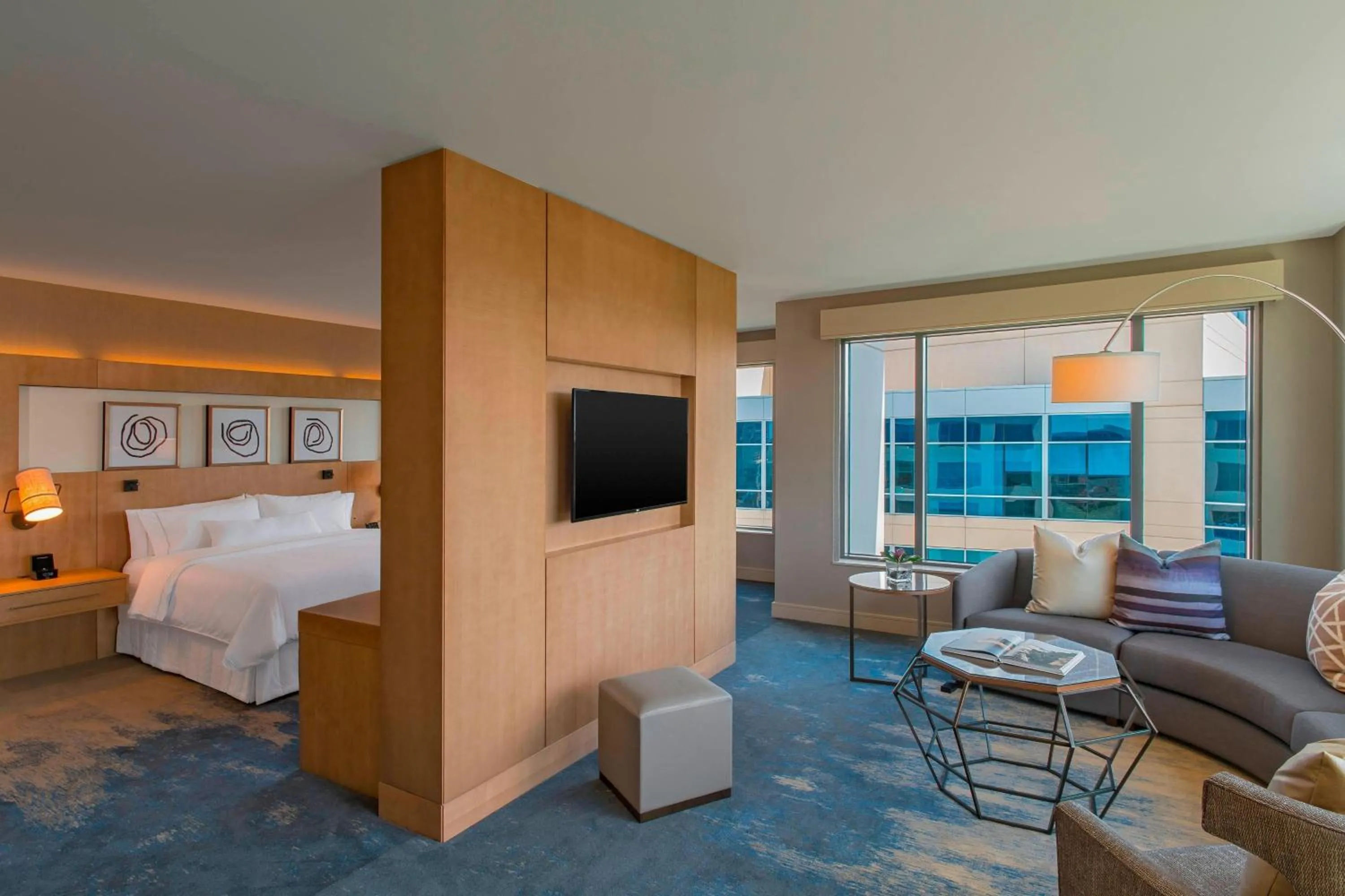 Photo of the whole room, Bed in The Westin at The Woodlands