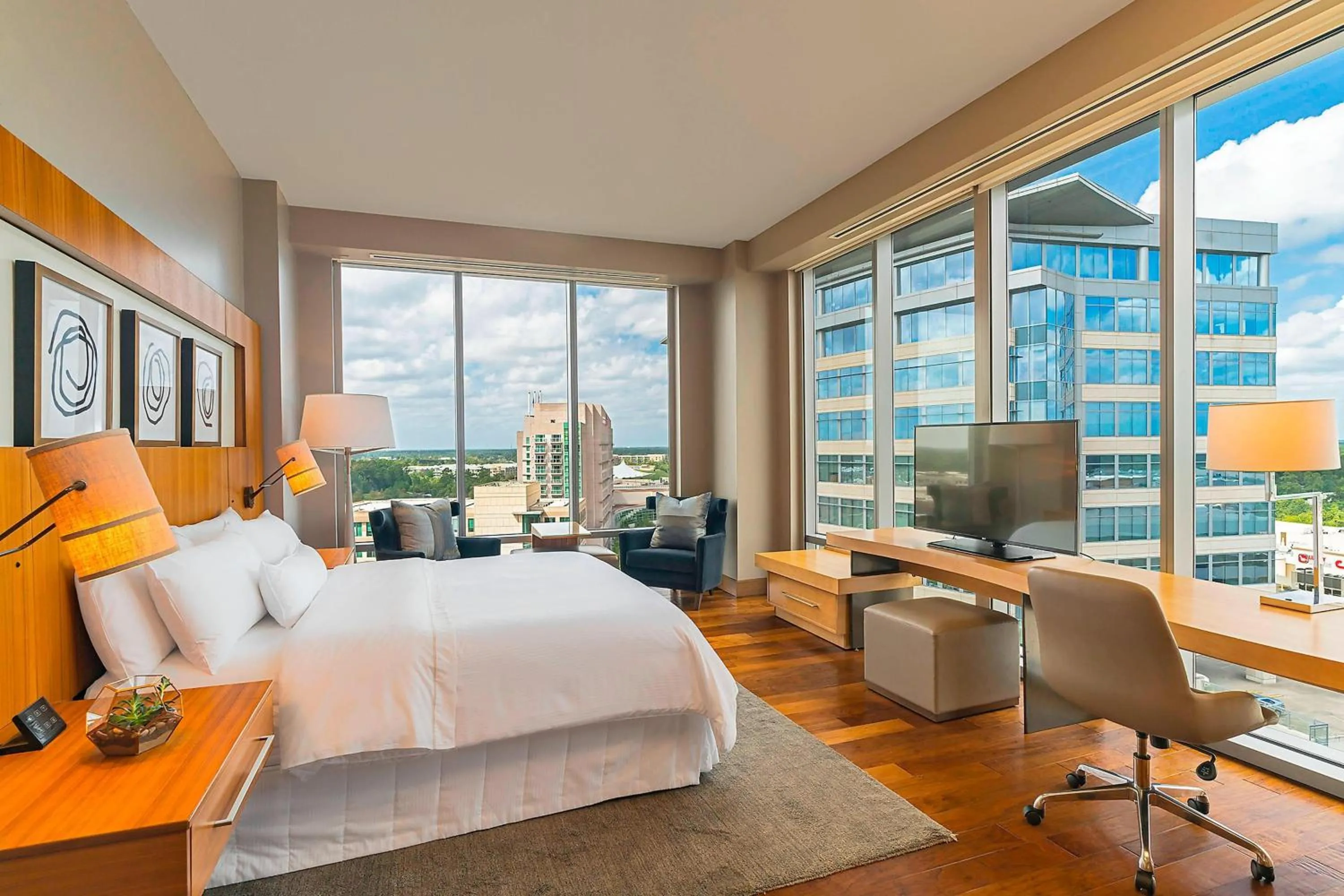Photo of the whole room, Bed in The Westin at The Woodlands