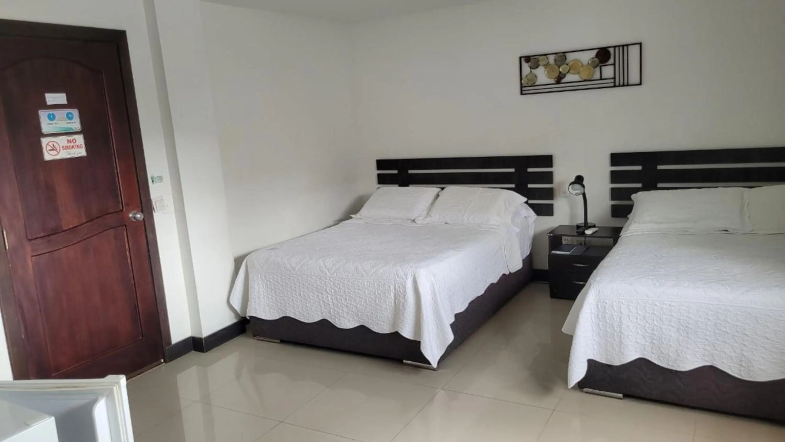 Property building, Bed in Hostal Marlyn