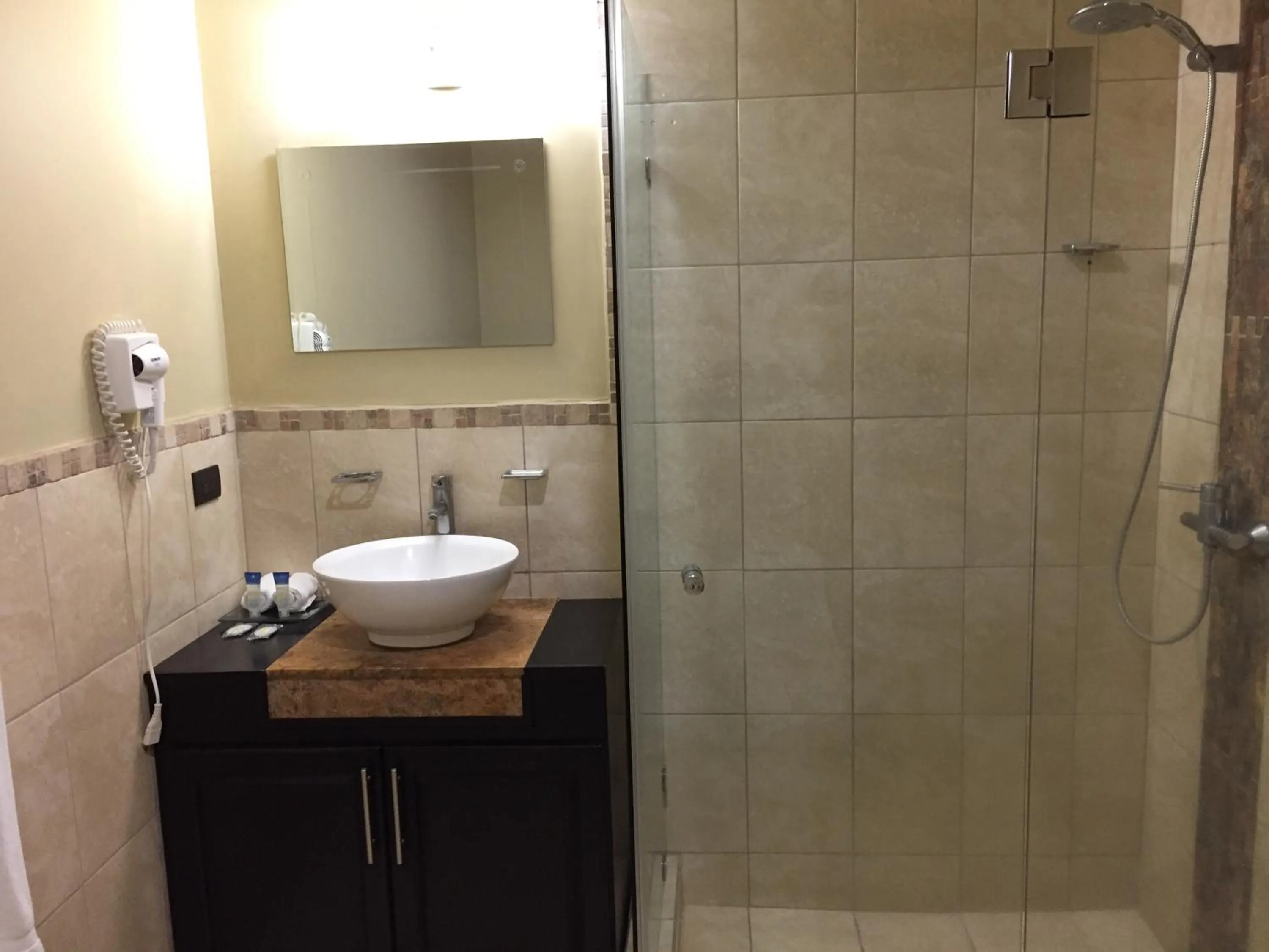 Bathroom in Hotel Vista De Golf, San Jose Aeropuerto, Costa Rica