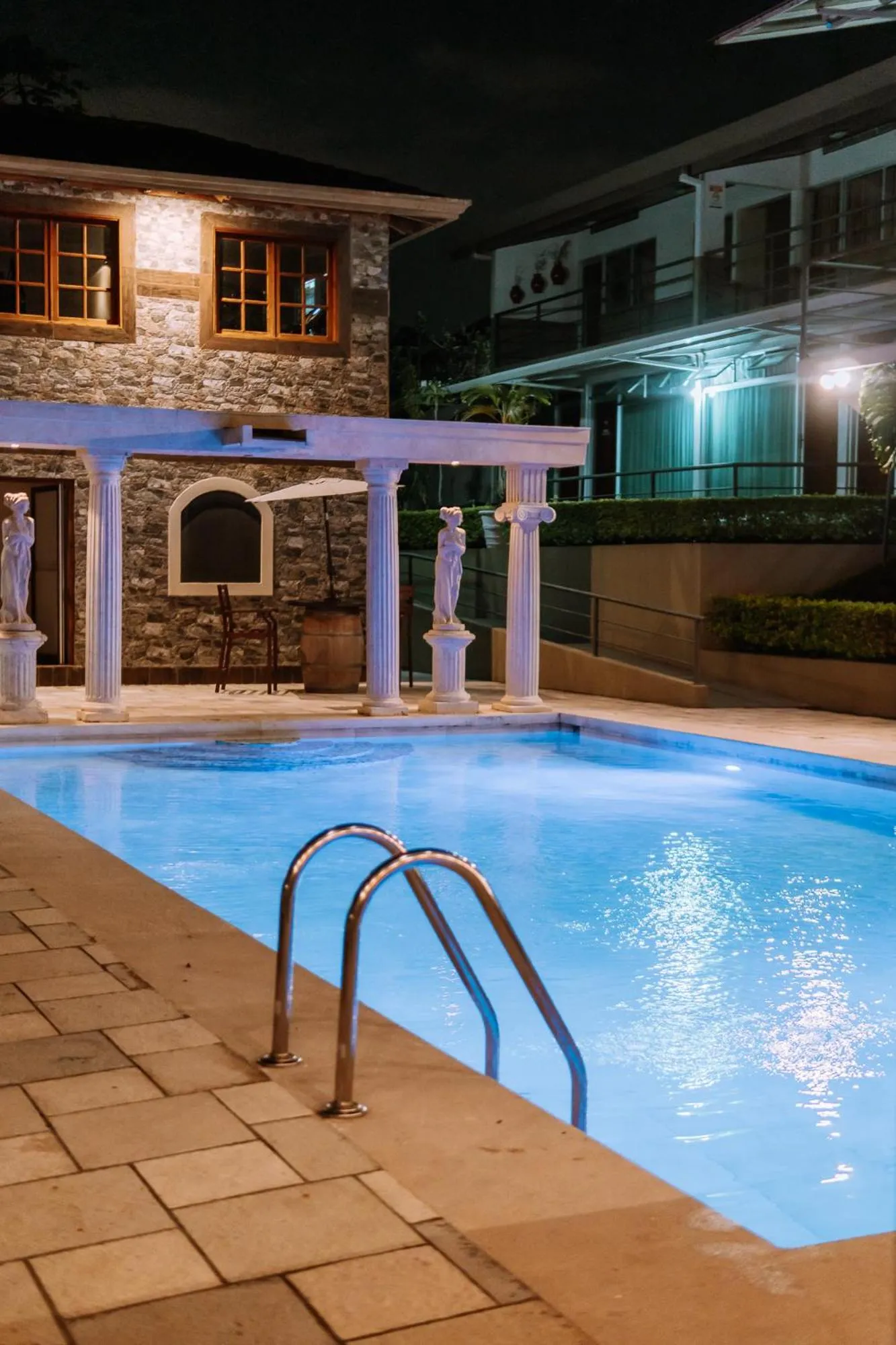Swimming pool in Hotel Vista De Golf, San Jose Aeropuerto, Costa Rica