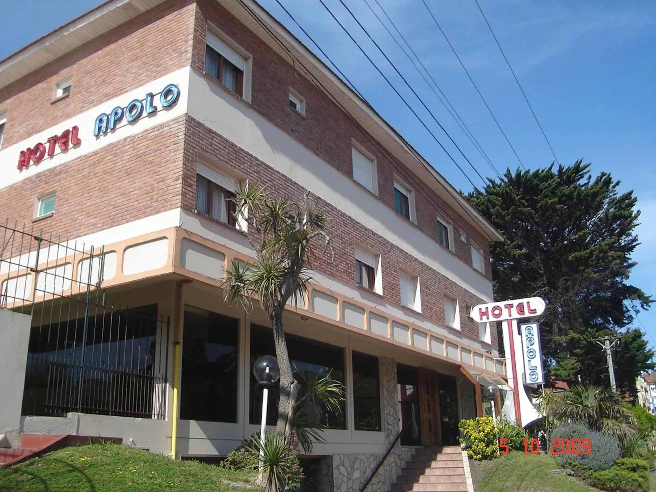 Facade/entrance in Apolo Hotel