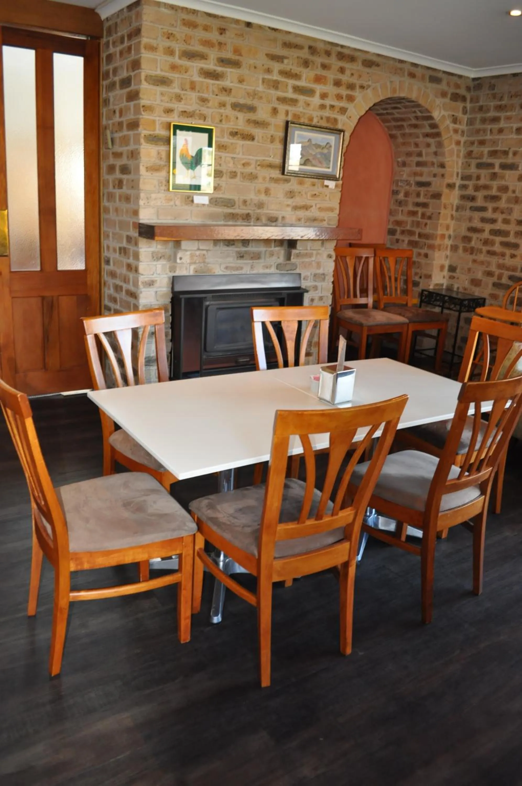 Restaurant/places to eat in Acacia Motor Lodge