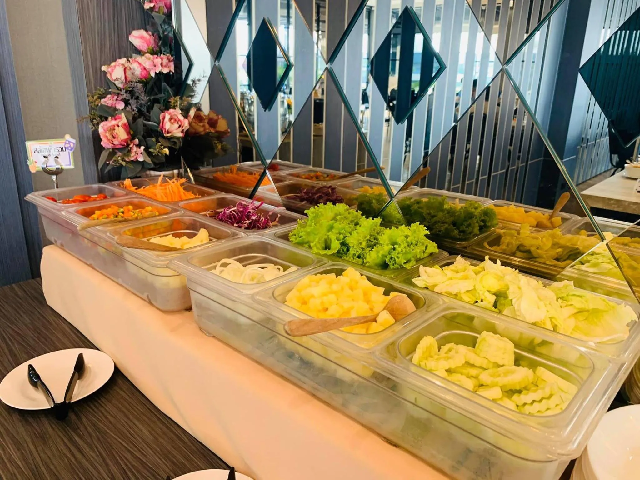 Restaurant/places to eat in Som-O House Hotel