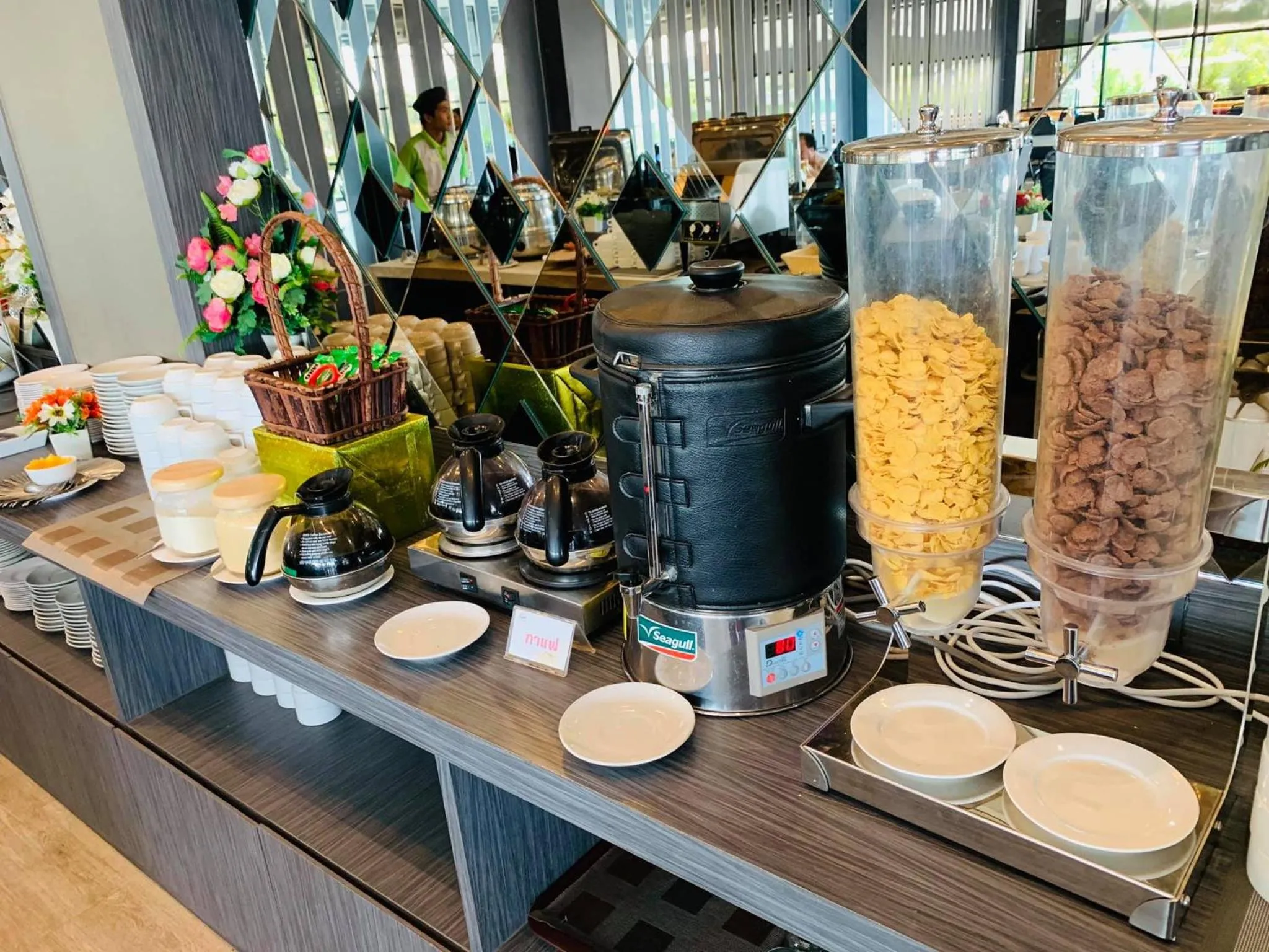 Restaurant/places to eat in Som-O House Hotel