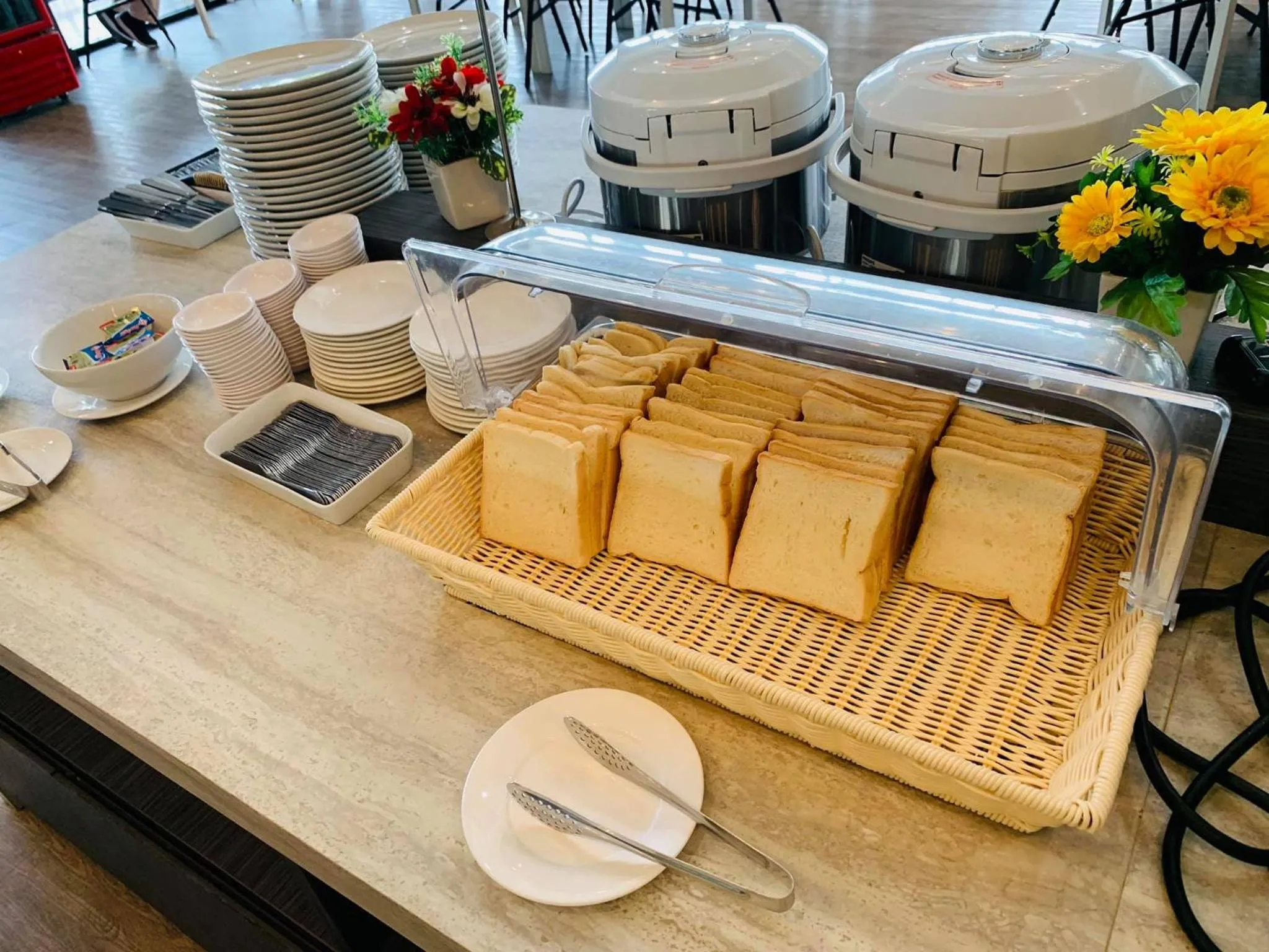 Restaurant/places to eat in Som-O House Hotel