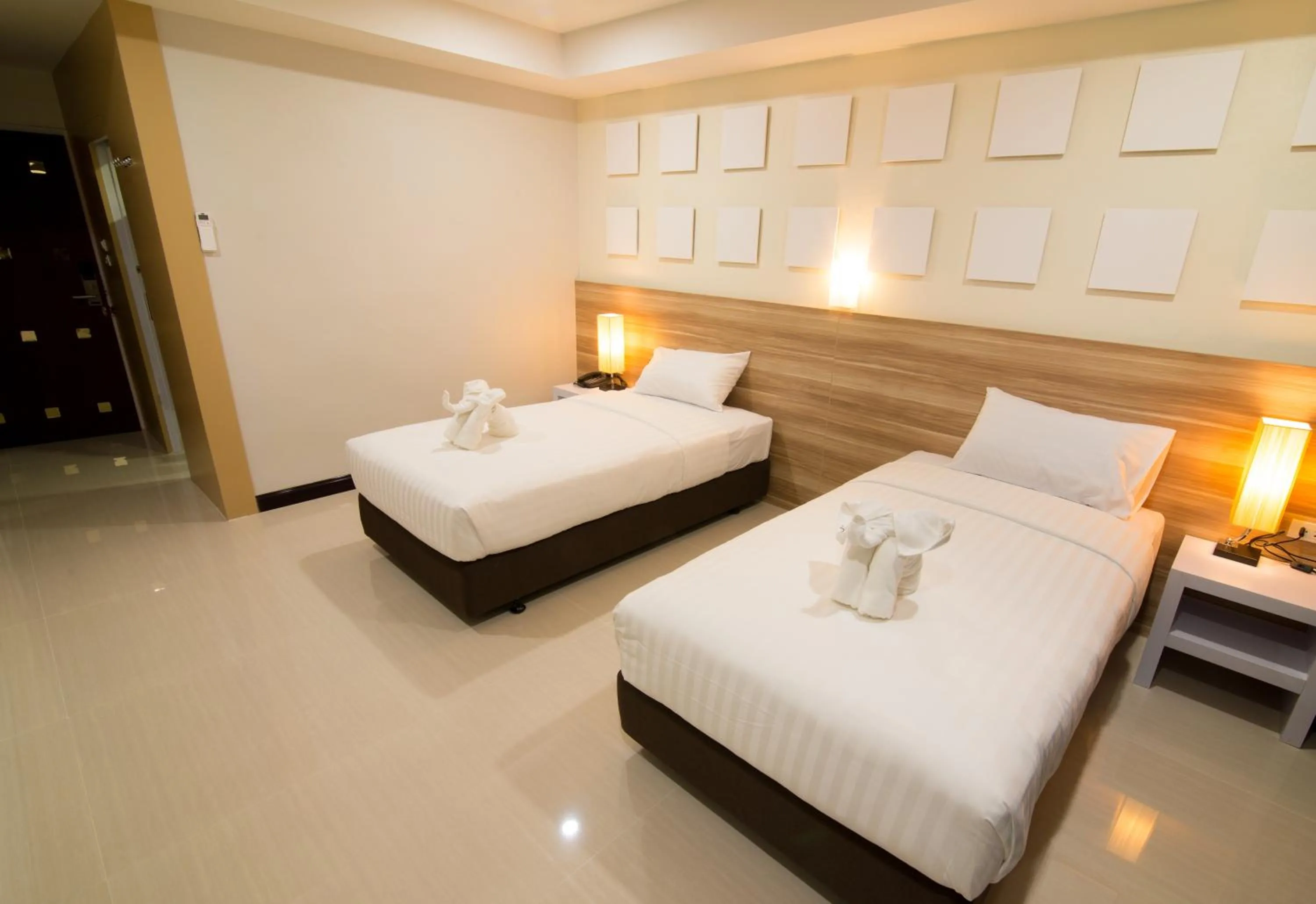 Photo of the whole room, Bed in Som-O House Hotel