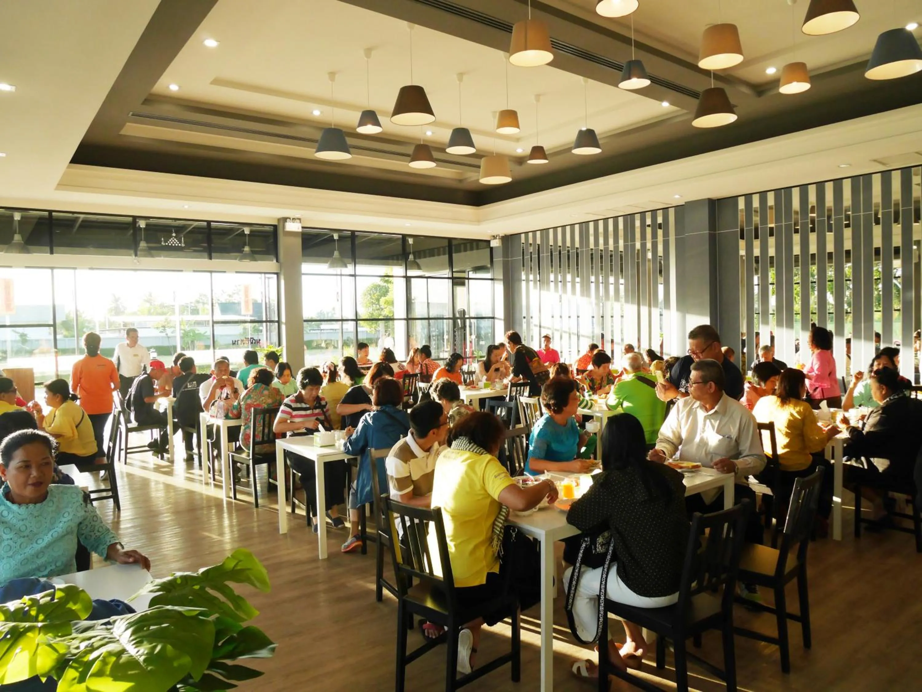 Restaurant/places to eat in Som-O House Hotel