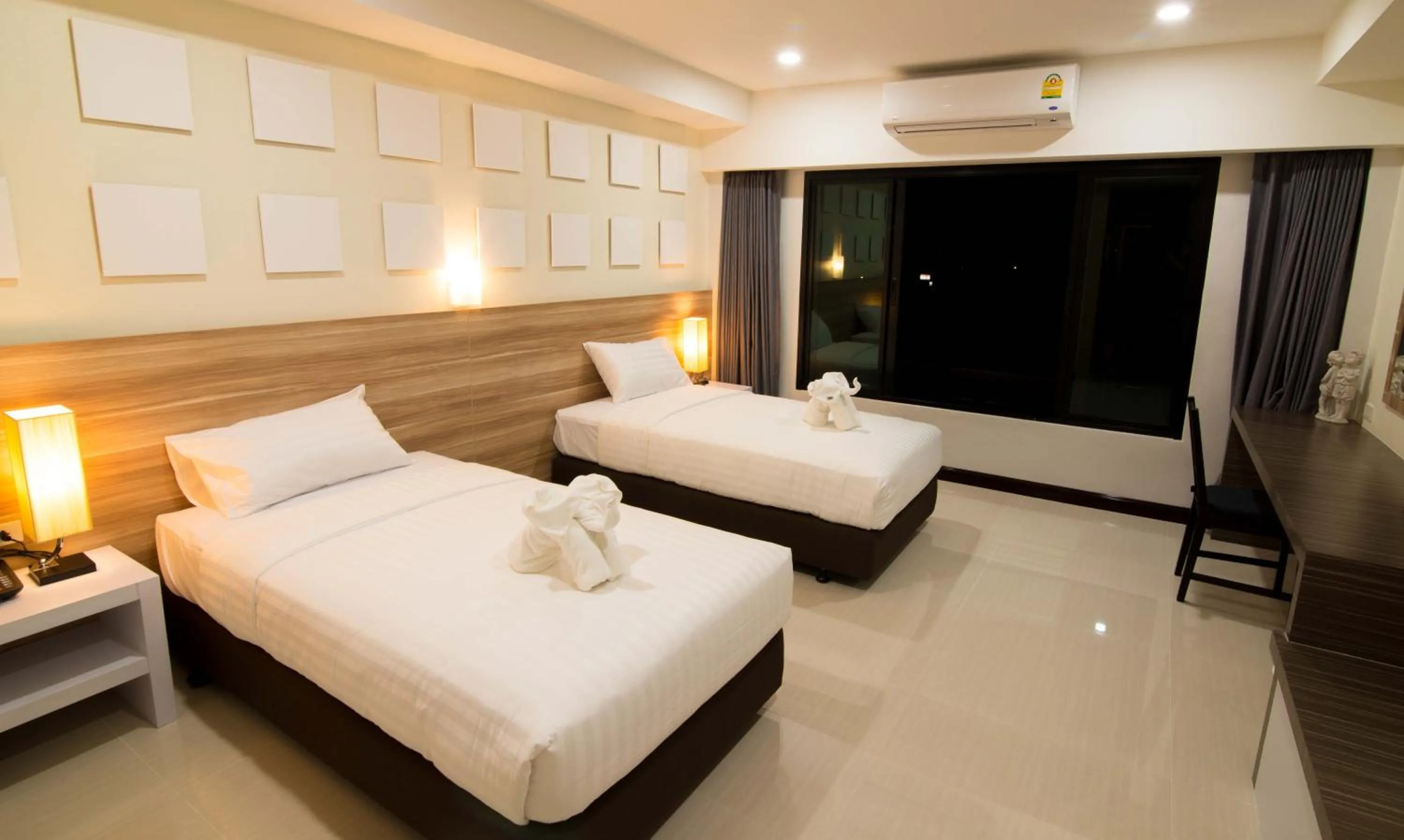 Photo of the whole room, Bed in Som-O House Hotel