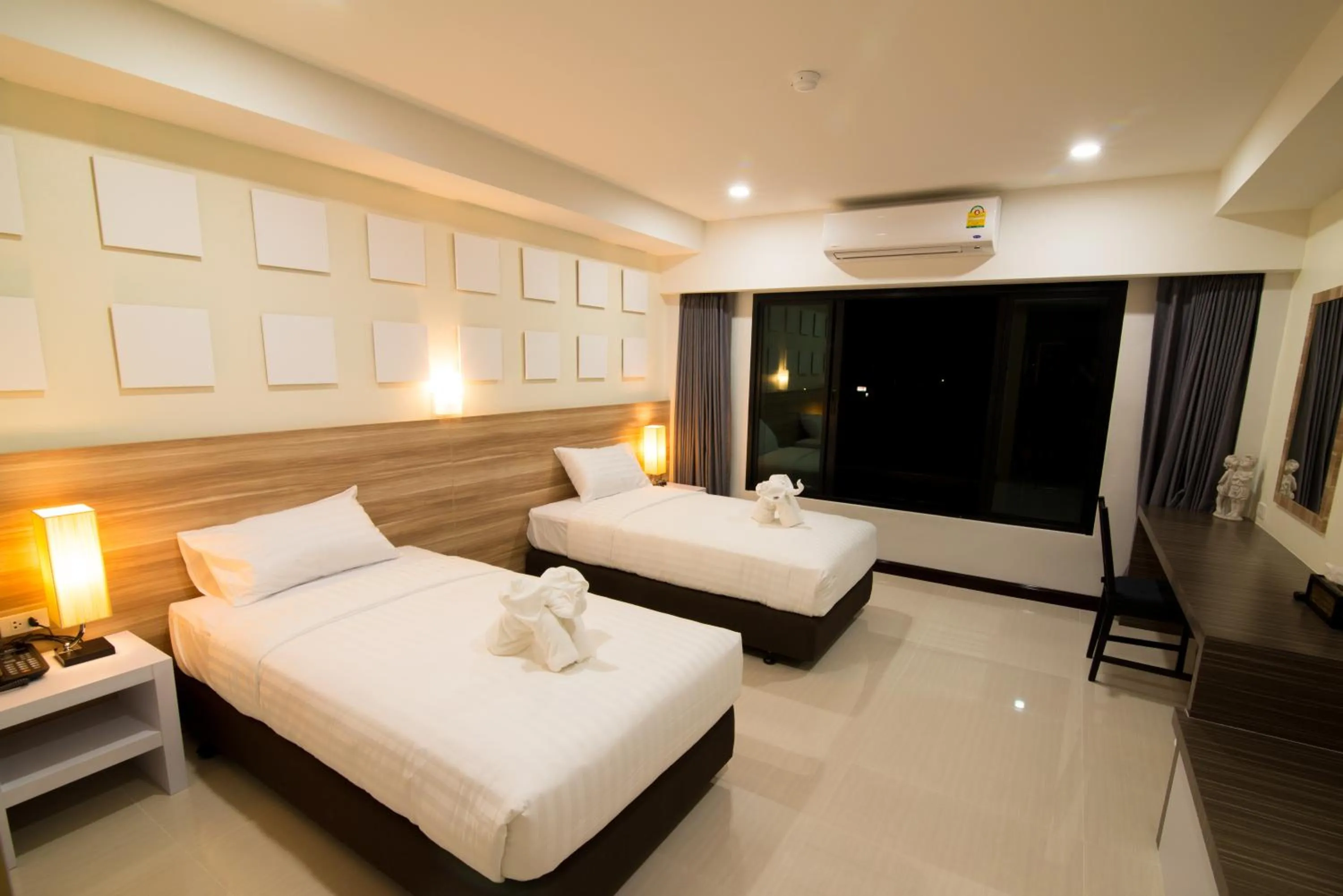 Photo of the whole room, Bed in Som-O House Hotel