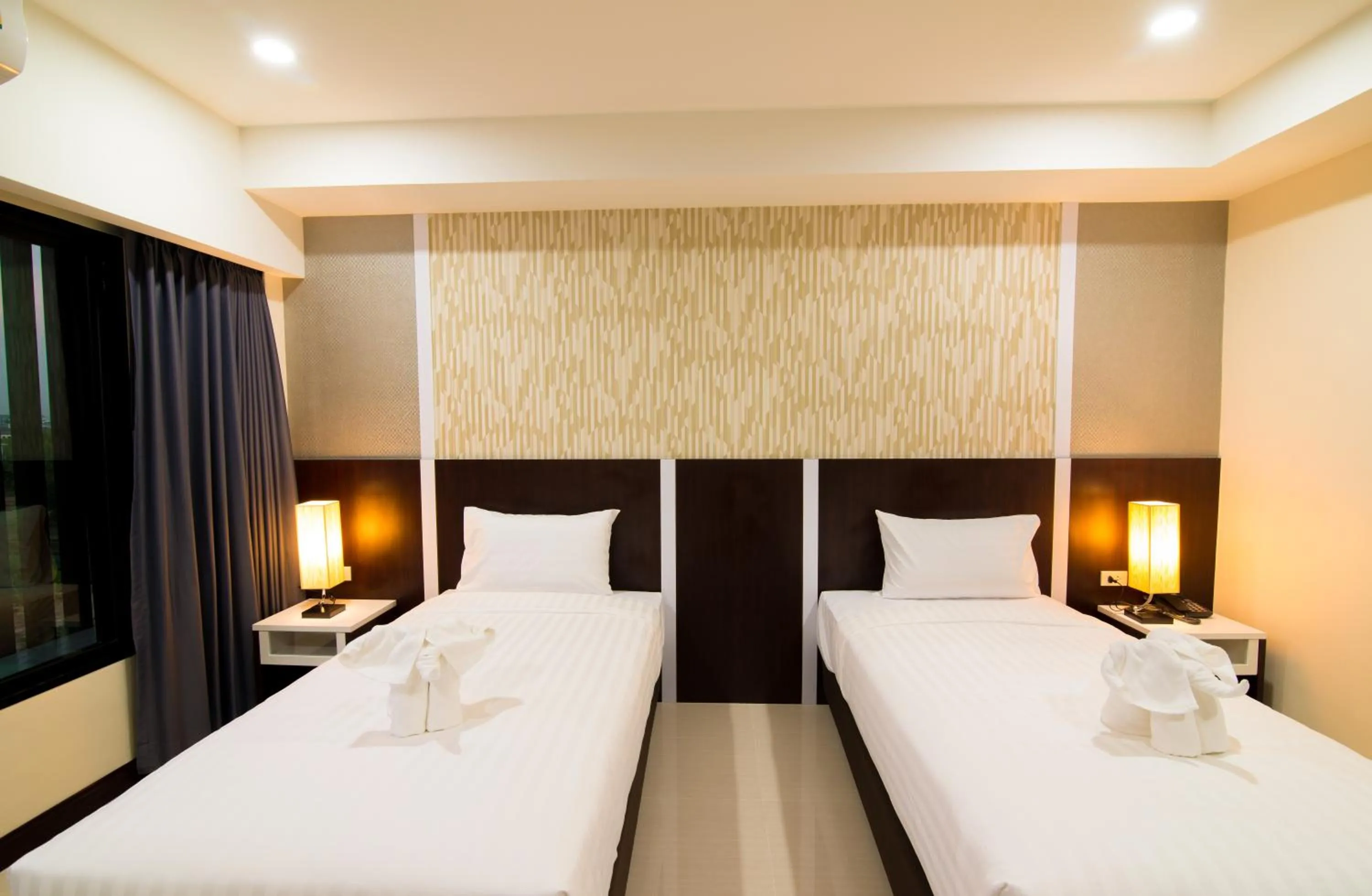 Photo of the whole room, Bed in Som-O House Hotel