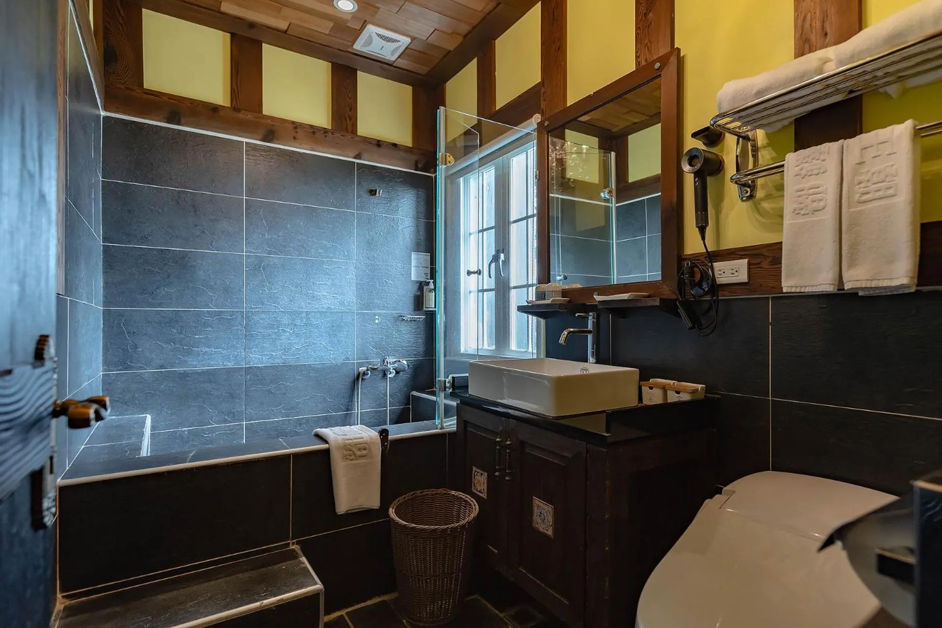 Tudor Dynasty Homestay