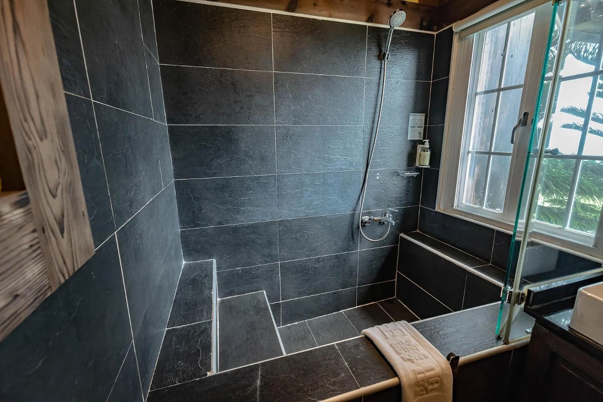 Tudor Dynasty Homestay