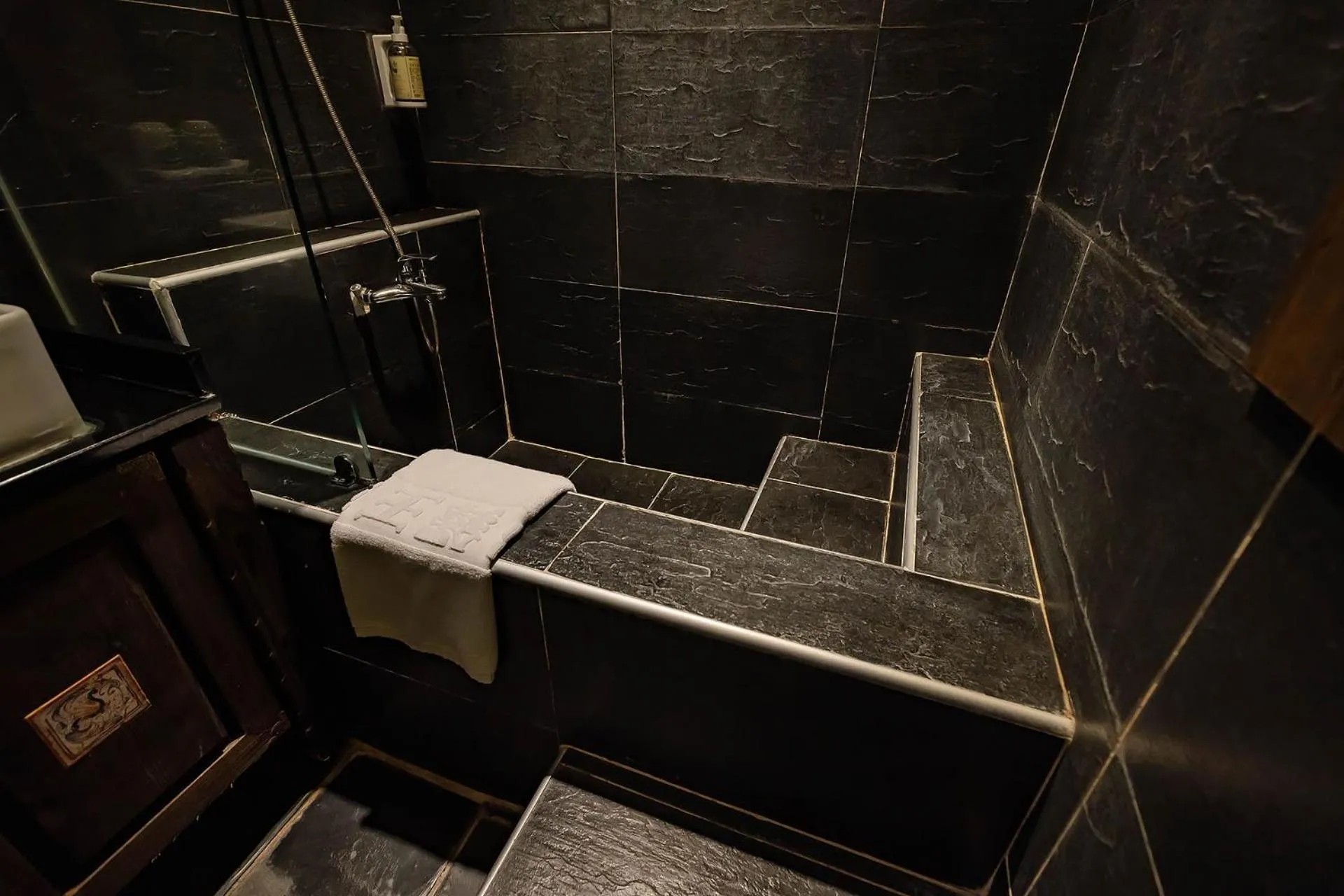 Tudor Dynasty Homestay