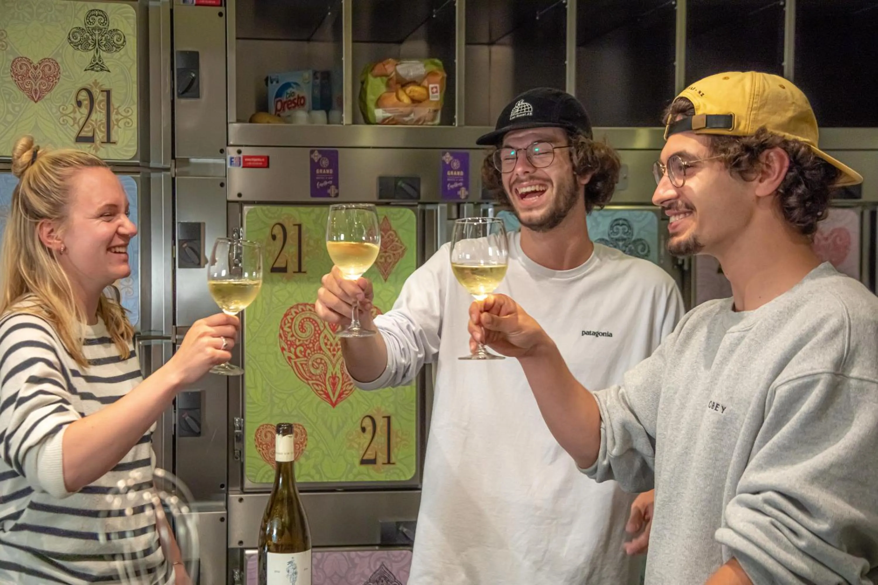 Drinks in GRAND your home with common kitchens with self check-in