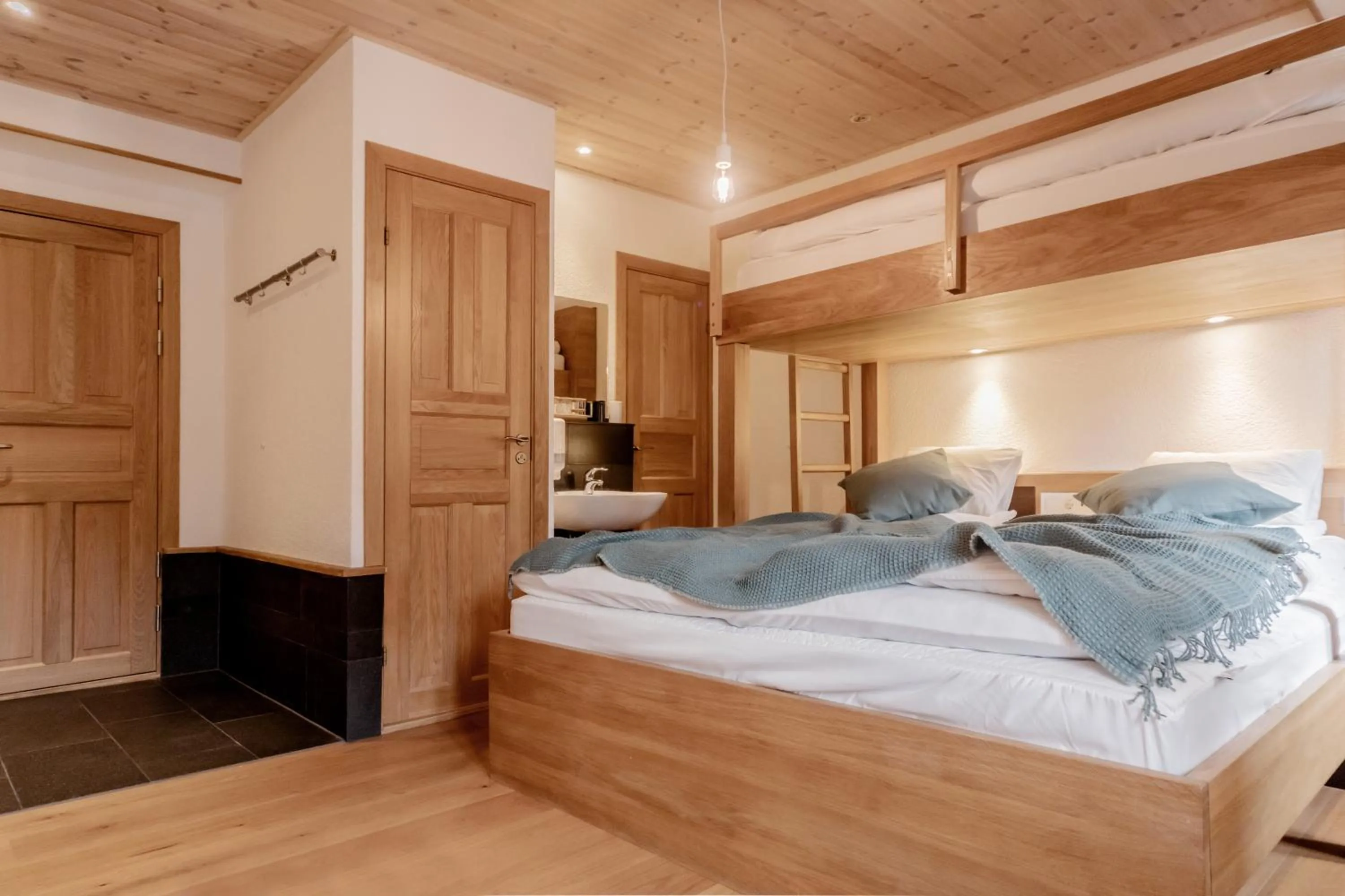 Bed in GRAND your home with common kitchens with self check-in