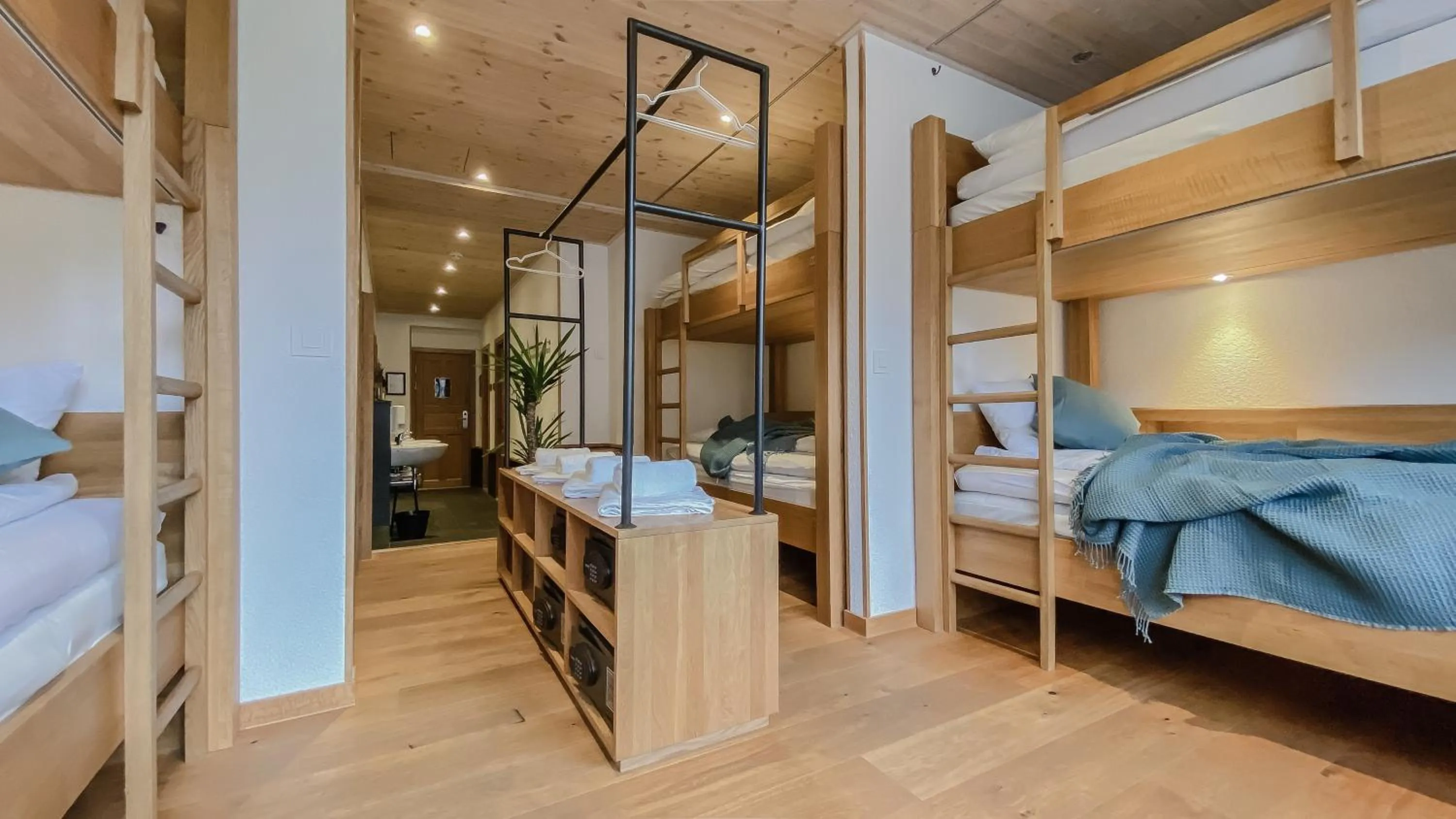 bunk bed, Bed in GRAND your home with common kitchens with self check-in
