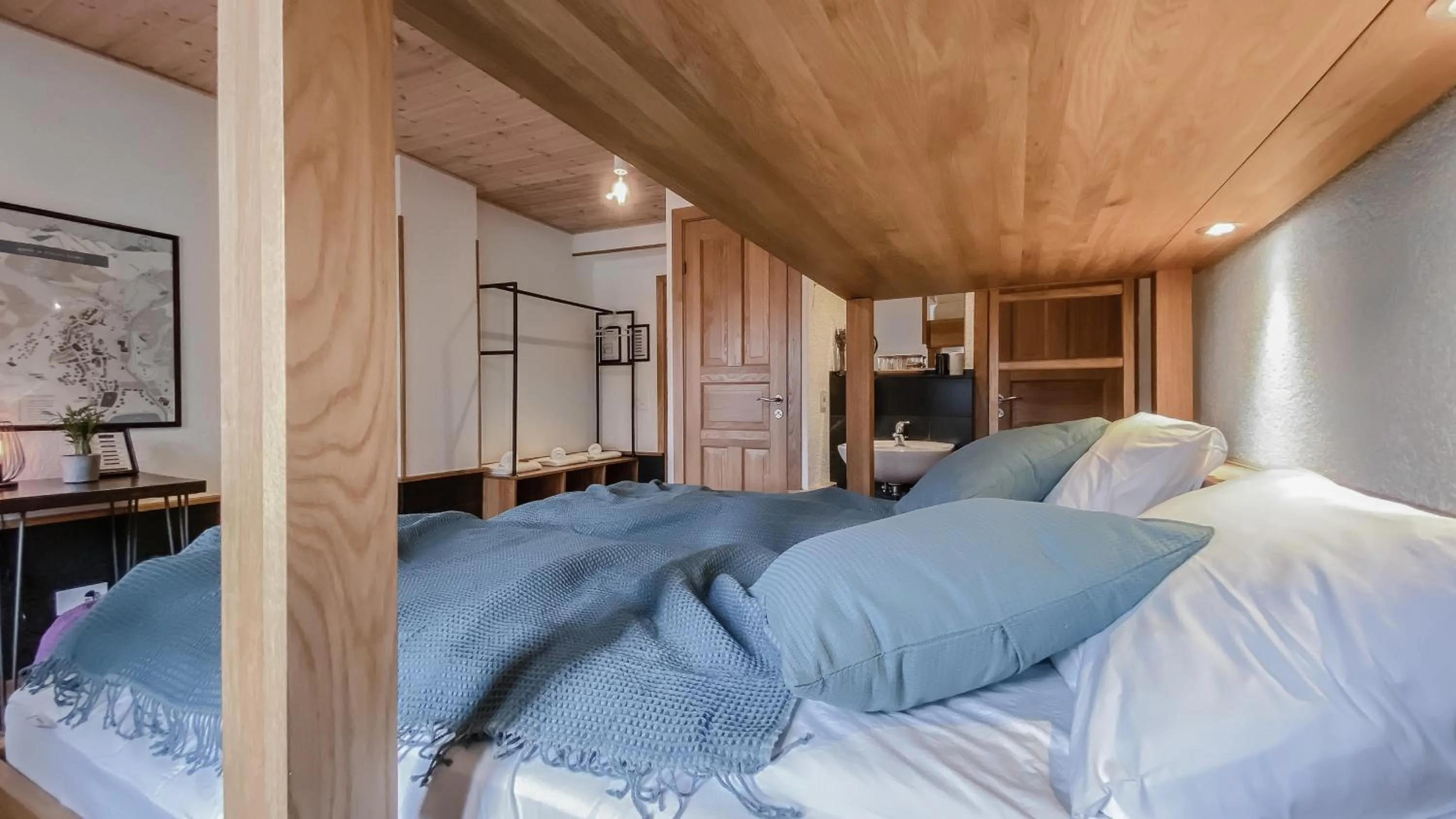 Bed in GRAND your home with common kitchens with self check-in