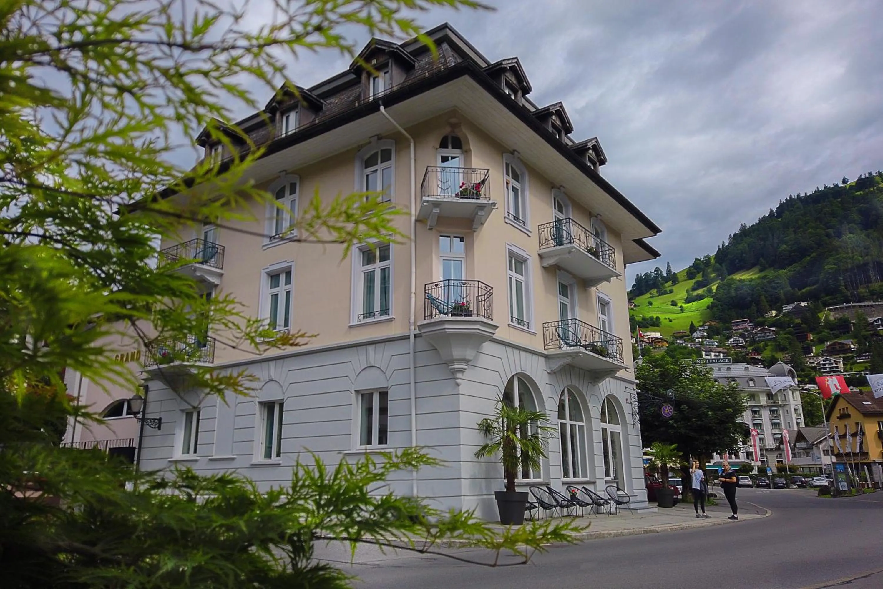 Property building in GRAND your home with common kitchens with self check-in