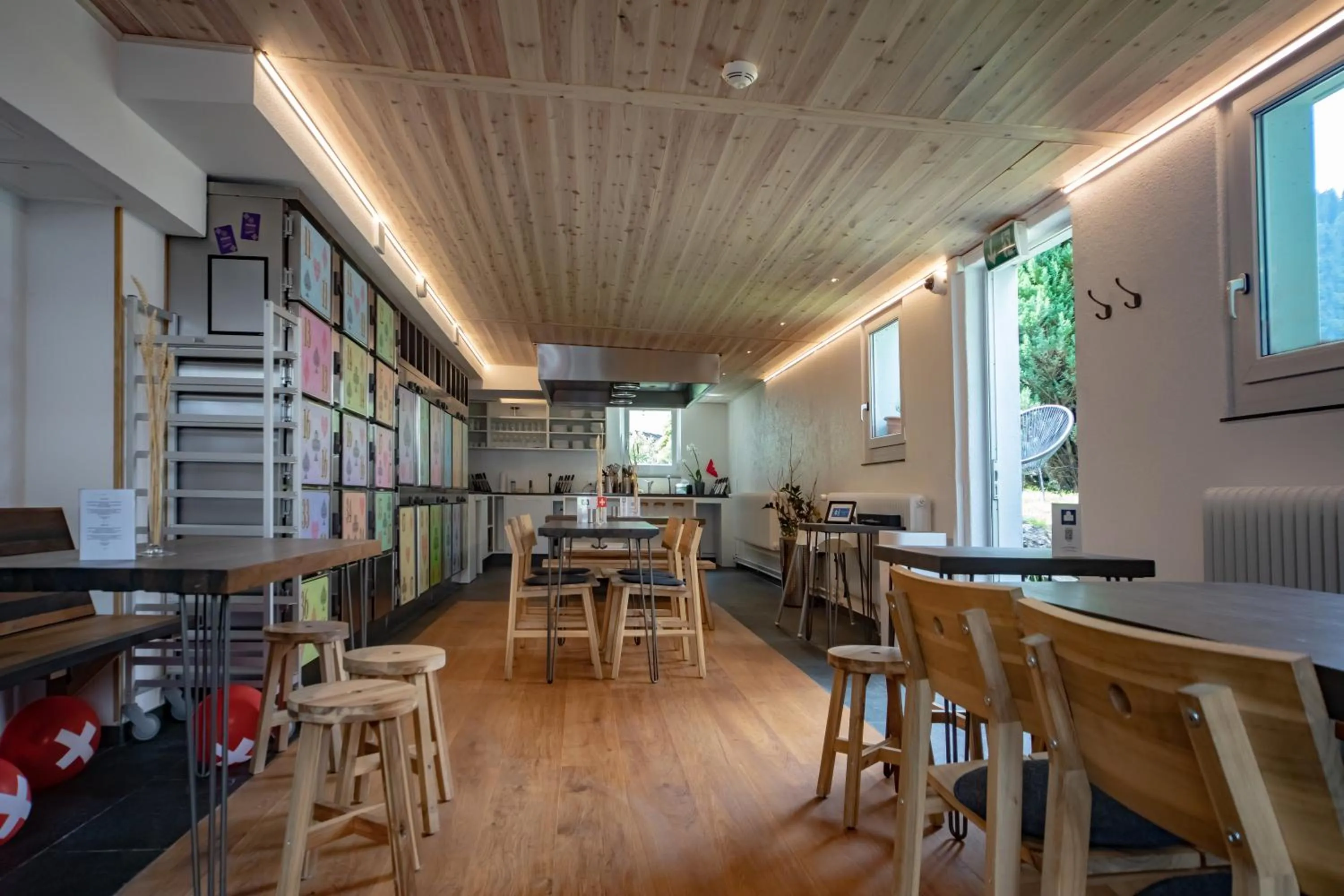 Communal lounge/ TV room in GRAND your home with common kitchens with self check-in