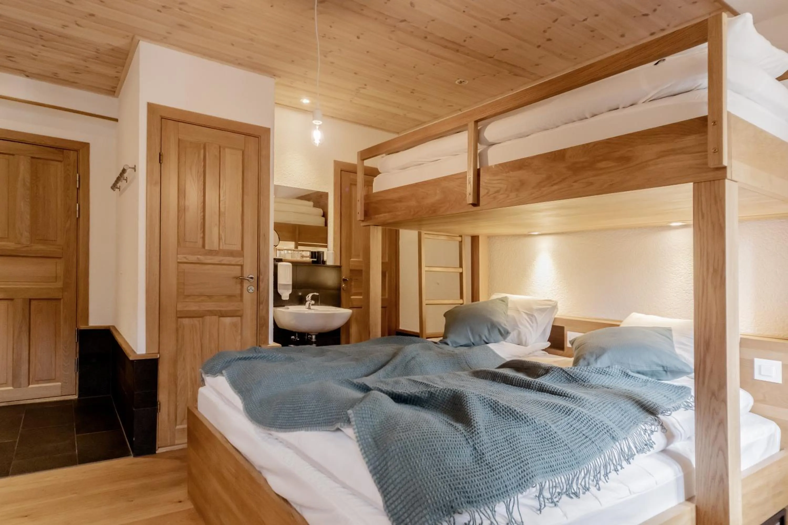 Bed in GRAND your home with common kitchens with self check-in