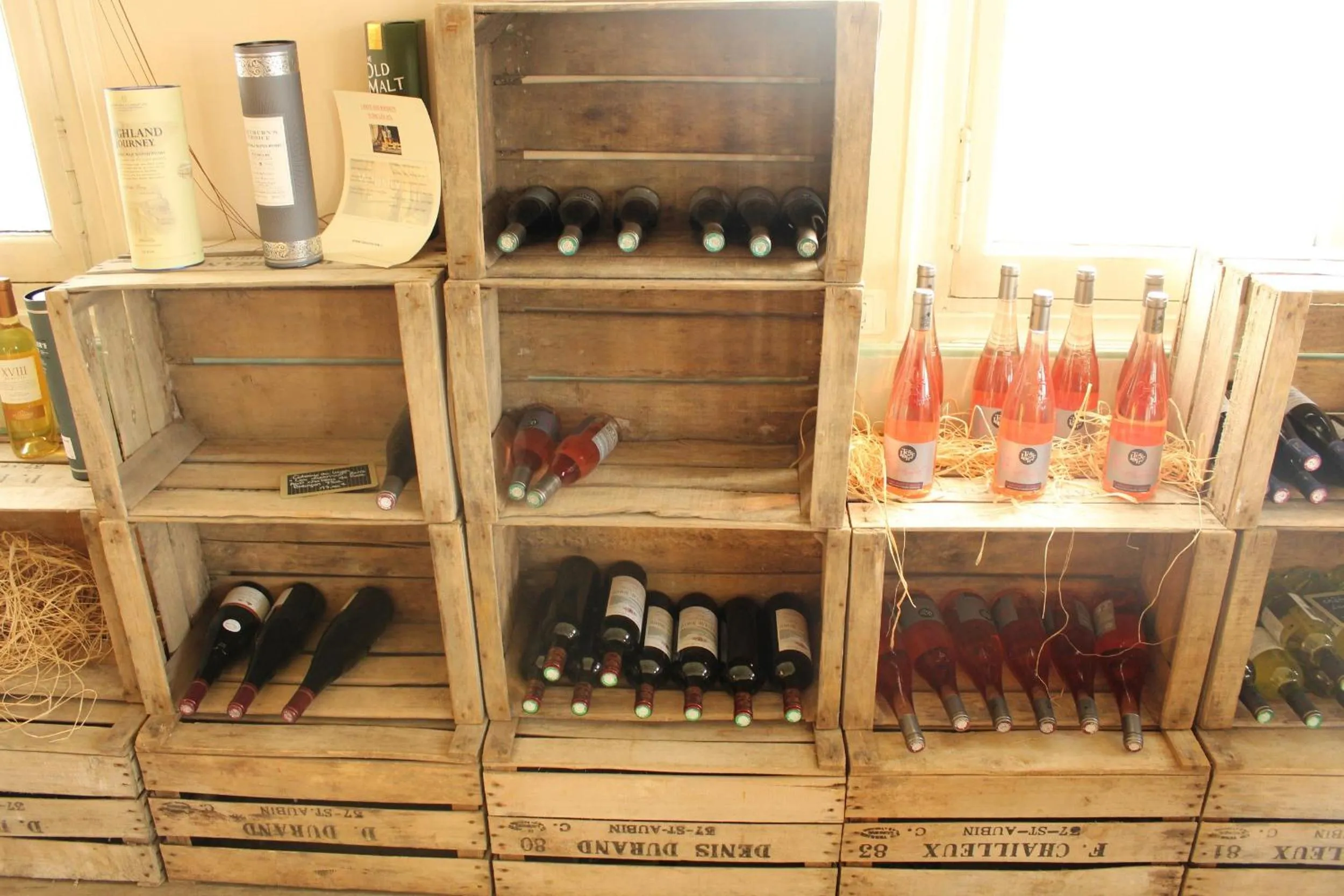 Lounge or bar in Logis Le Grand Hotel