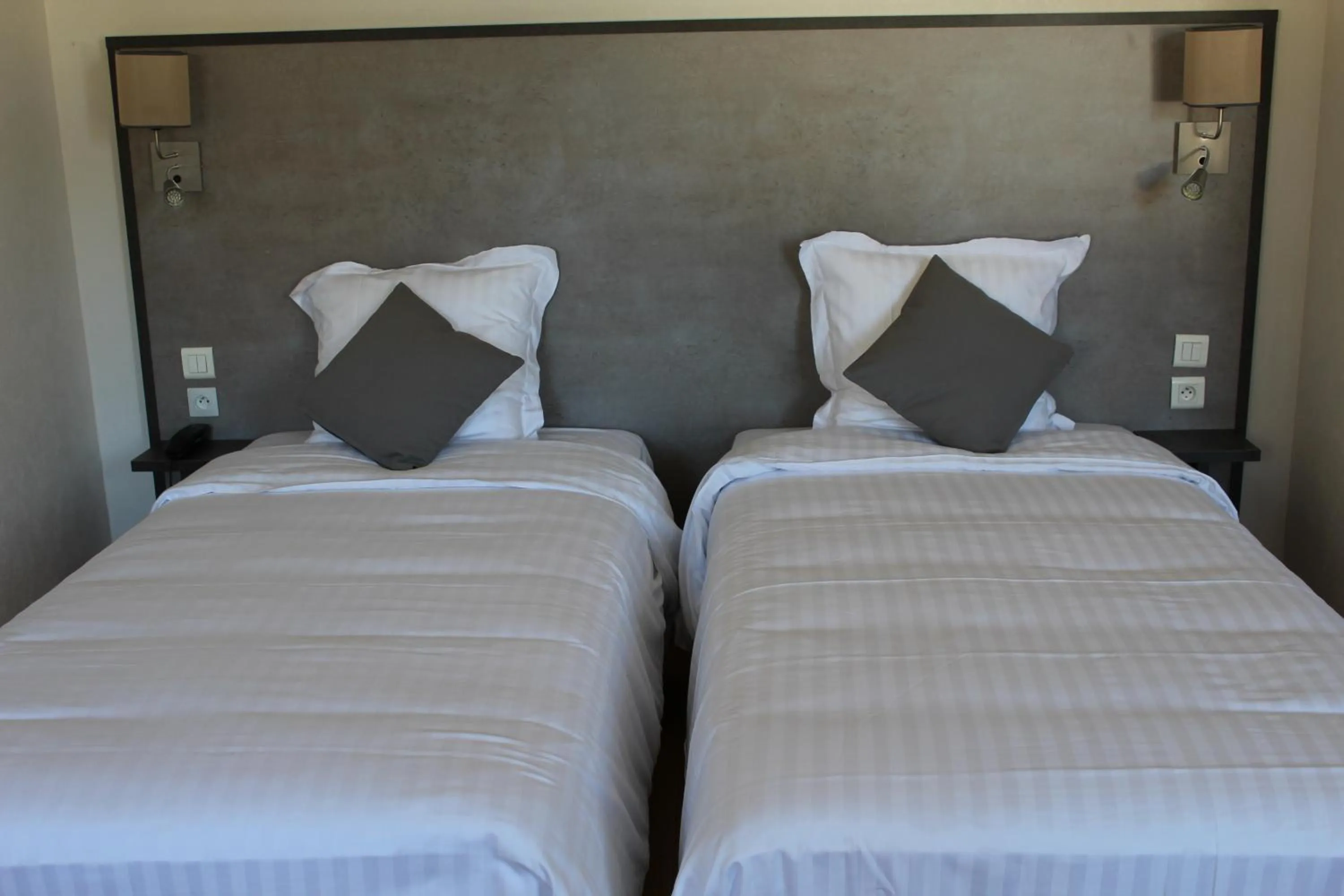 Bed in Logis Le Grand Hotel