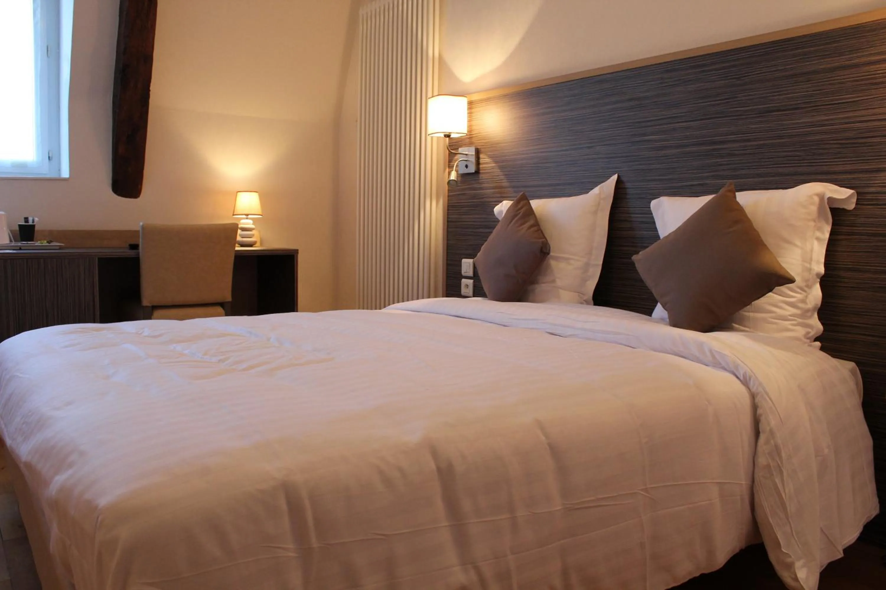 Bed in Logis Le Grand Hotel