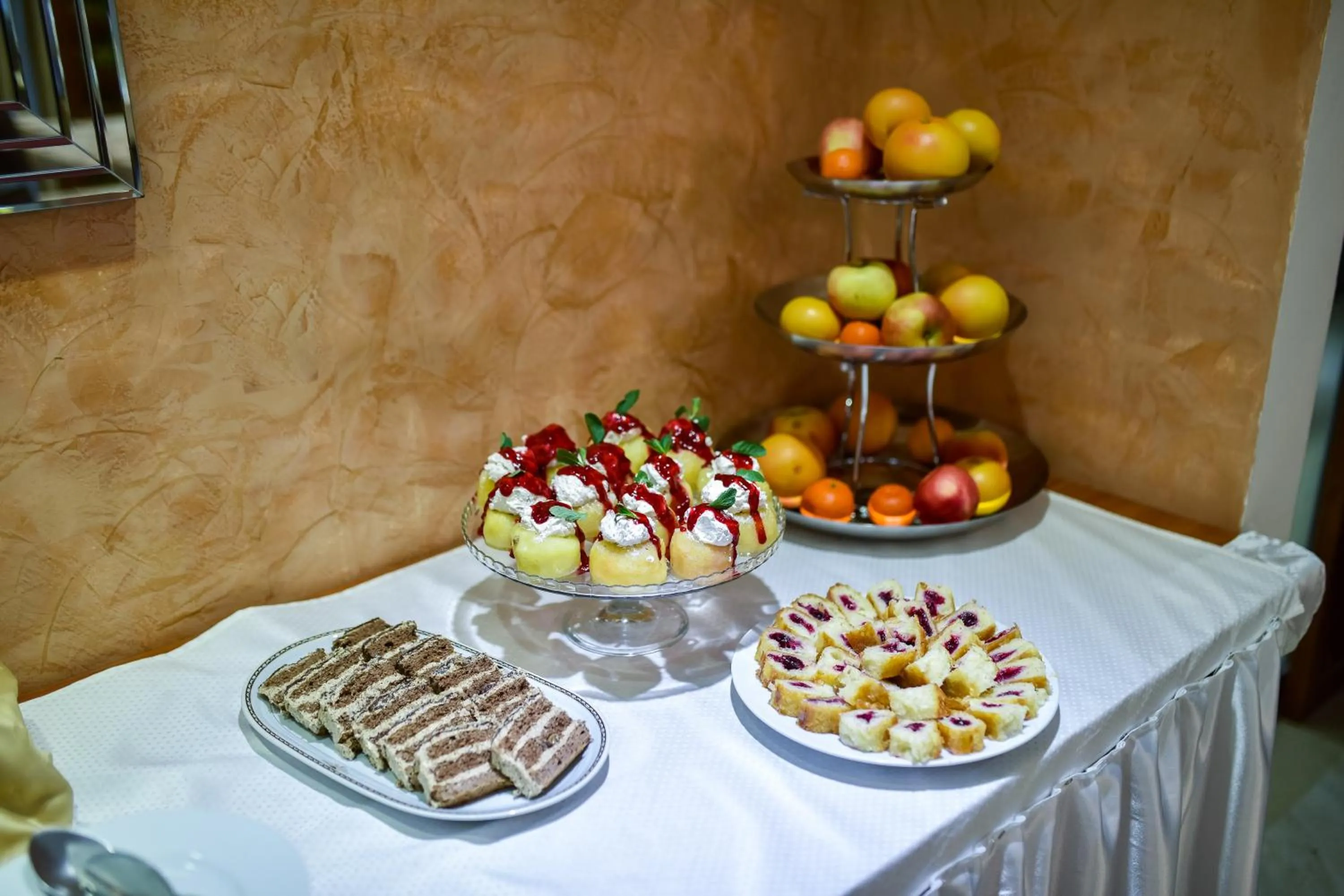 Restaurant/places to eat in Hotel Iris