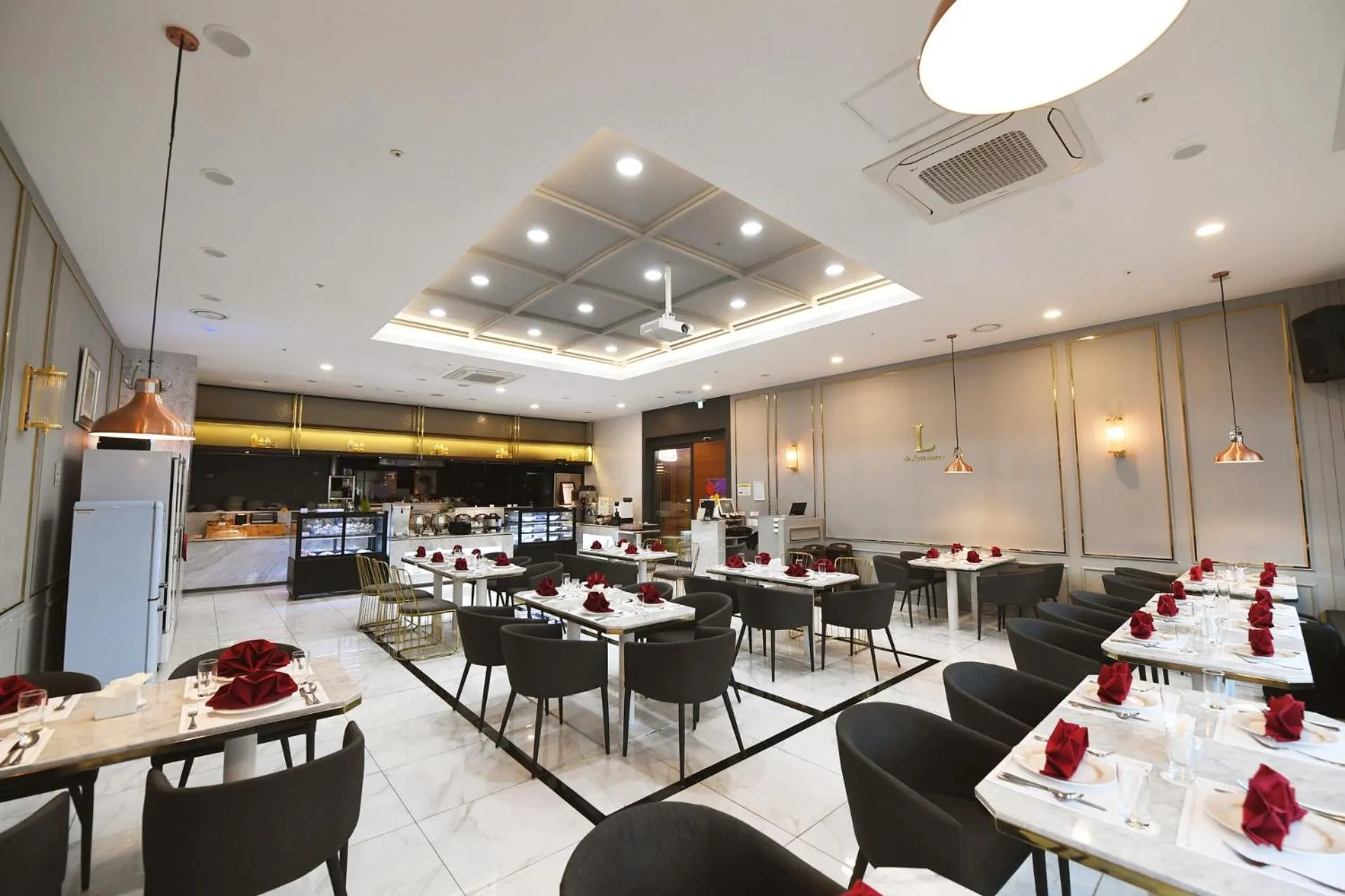 Breakfast in Hotel Laonzena